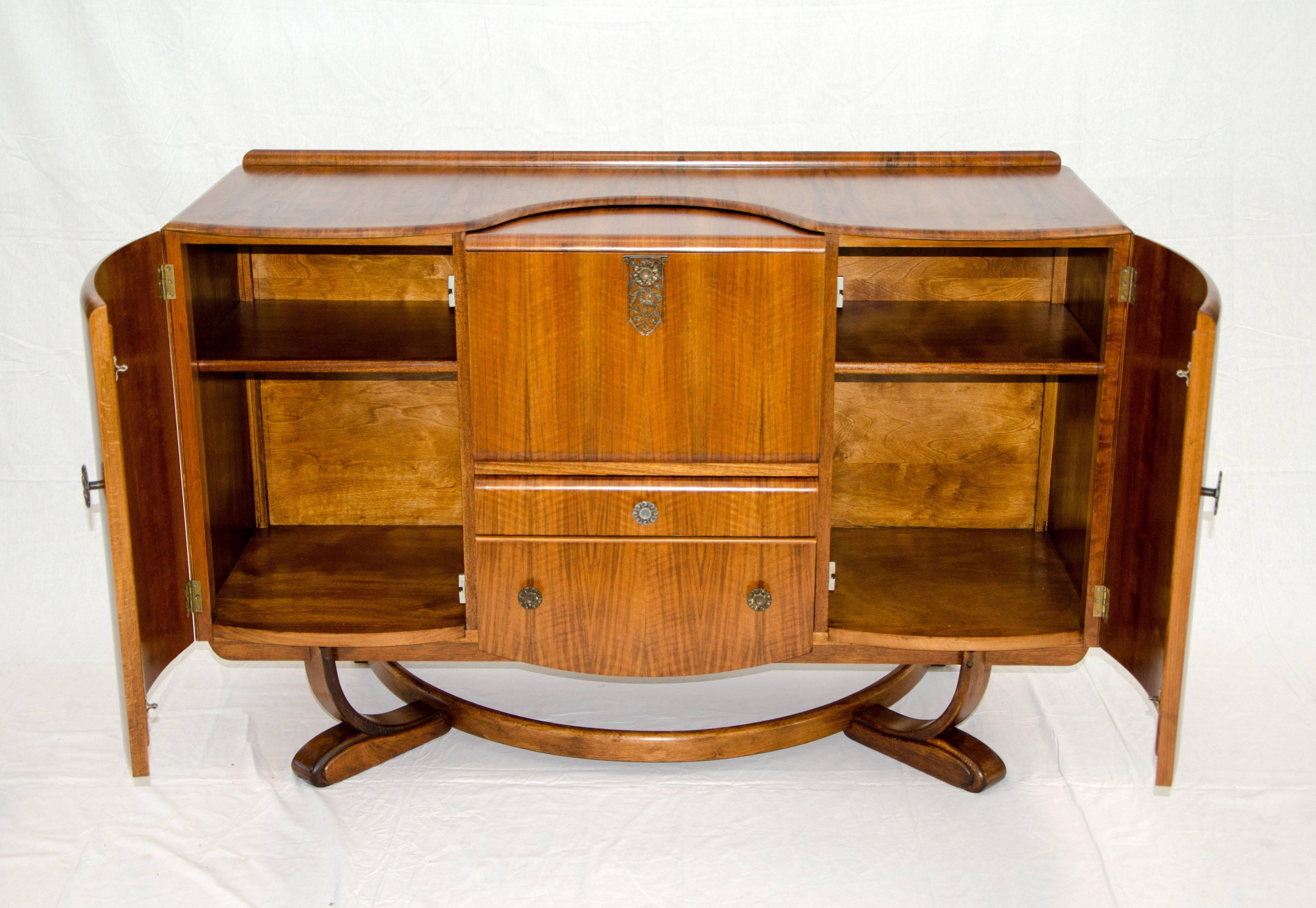 Walnut Art Deco Cocktail Cabinet Bar In Excellent Condition In Crockett, CA