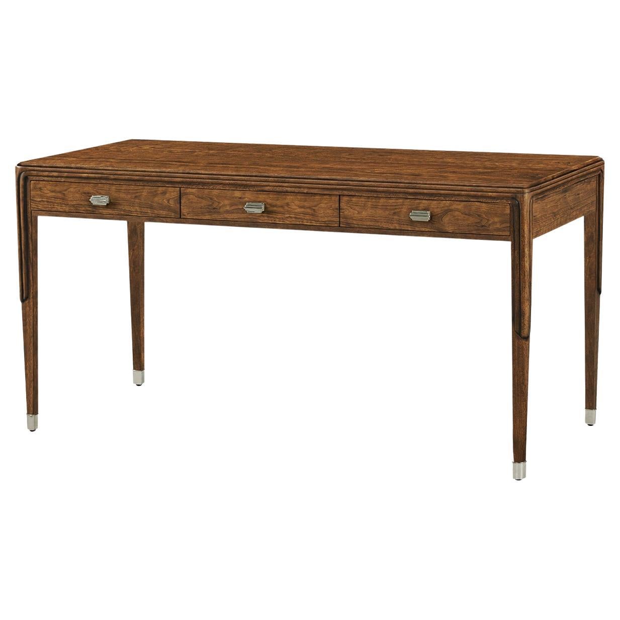 Art-Deco-Schreibtisch aus Nussbaum