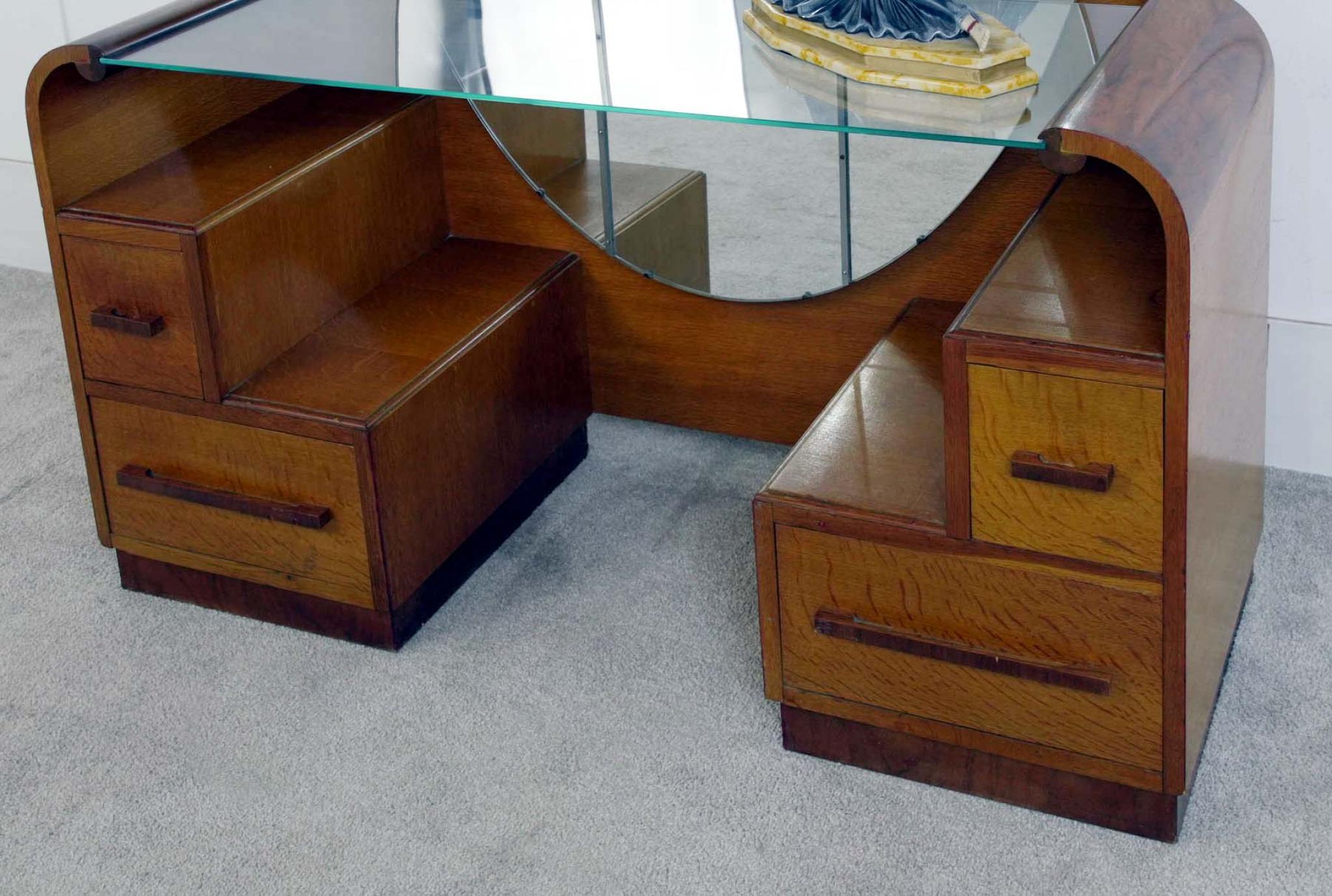 Noyer Art Deco Mirror Dressing Table c.1930 en vente 5