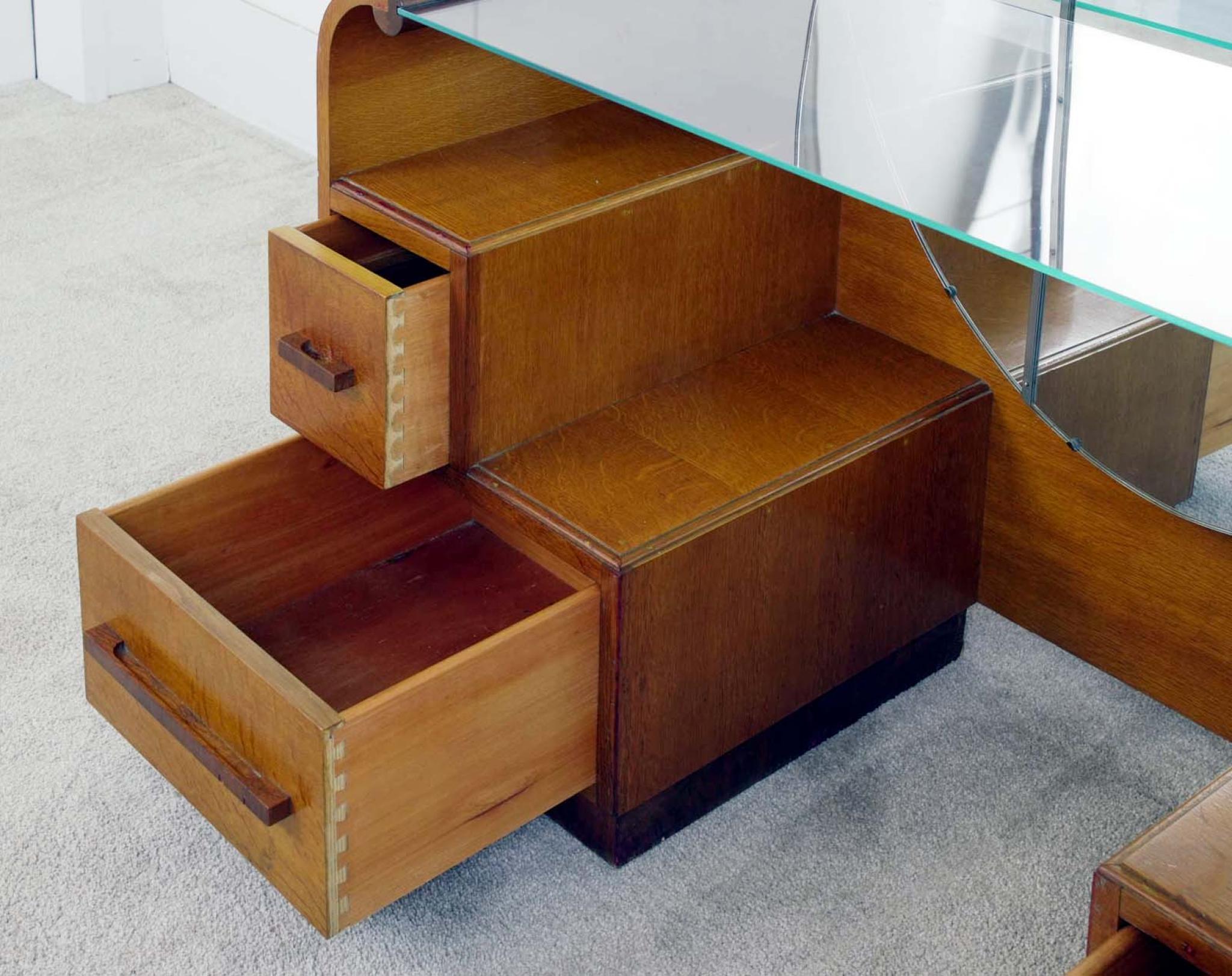 Noyer Art Deco Mirror Dressing Table c.1930 en vente 1