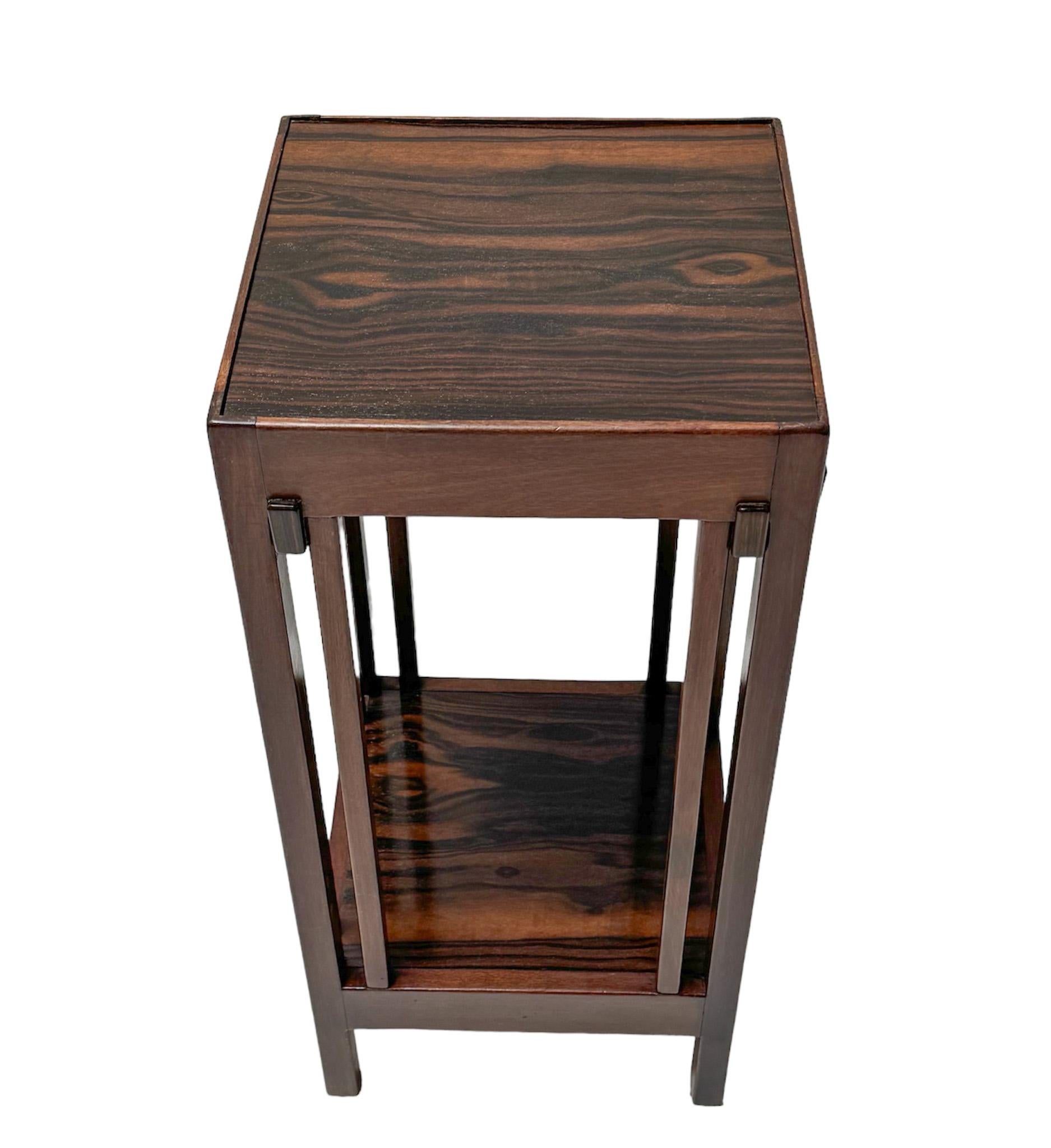 Magnificent and rare Art Deco Modernist pedestal.
Design by Anton Lucas for N.V. Meubelkunst Leiden.
Striking Dutch design from the 1920s.
Solid walnut base with two original macassar ebony veneered tops.
This wonderful Art Deco Modernist pedestal