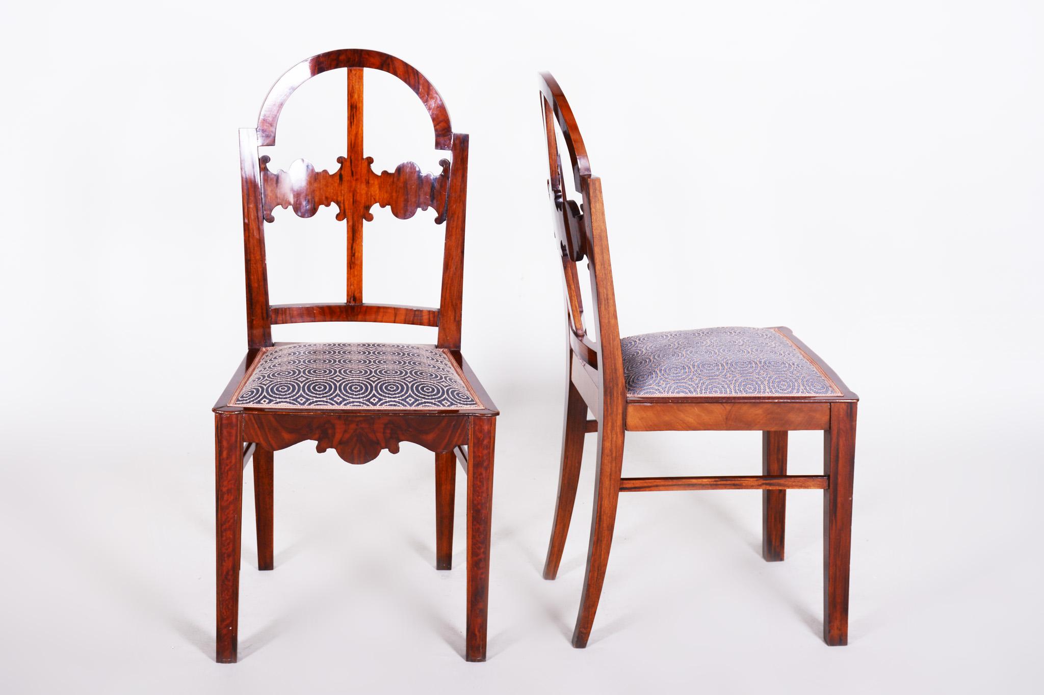 XX secolo Set di sedute in noce Art Deco, 2 poltrone e 4 sedie, lucidatura a gommalacca, anni '20 in vendita