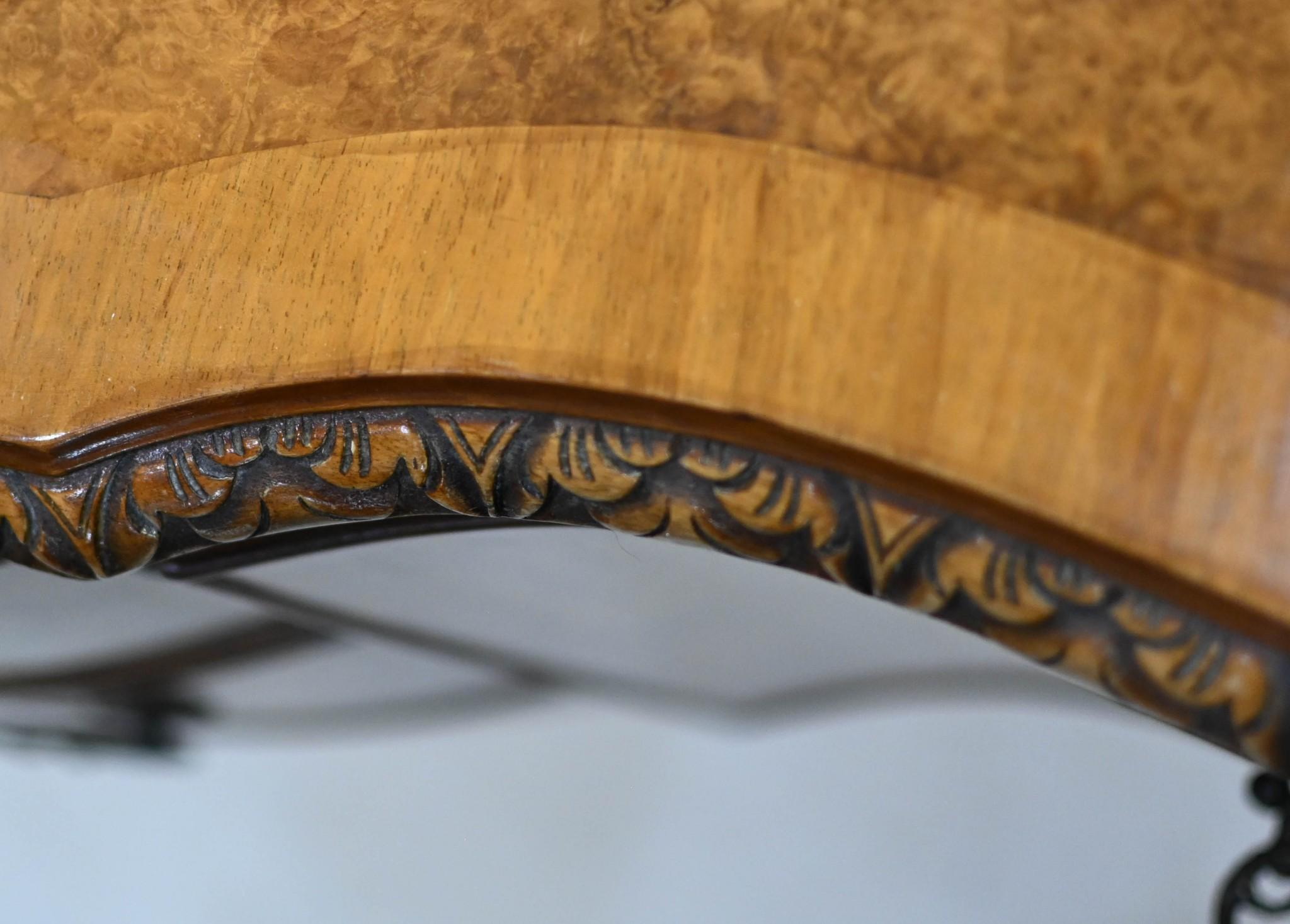 You are viewing a gorgeous art deco sideboard made by Epstein of London
Circa 1930 on this glorious period antique
Two drawers to the middle and two larger drawers to the side
Great looking server or sideboard with great patina to light
