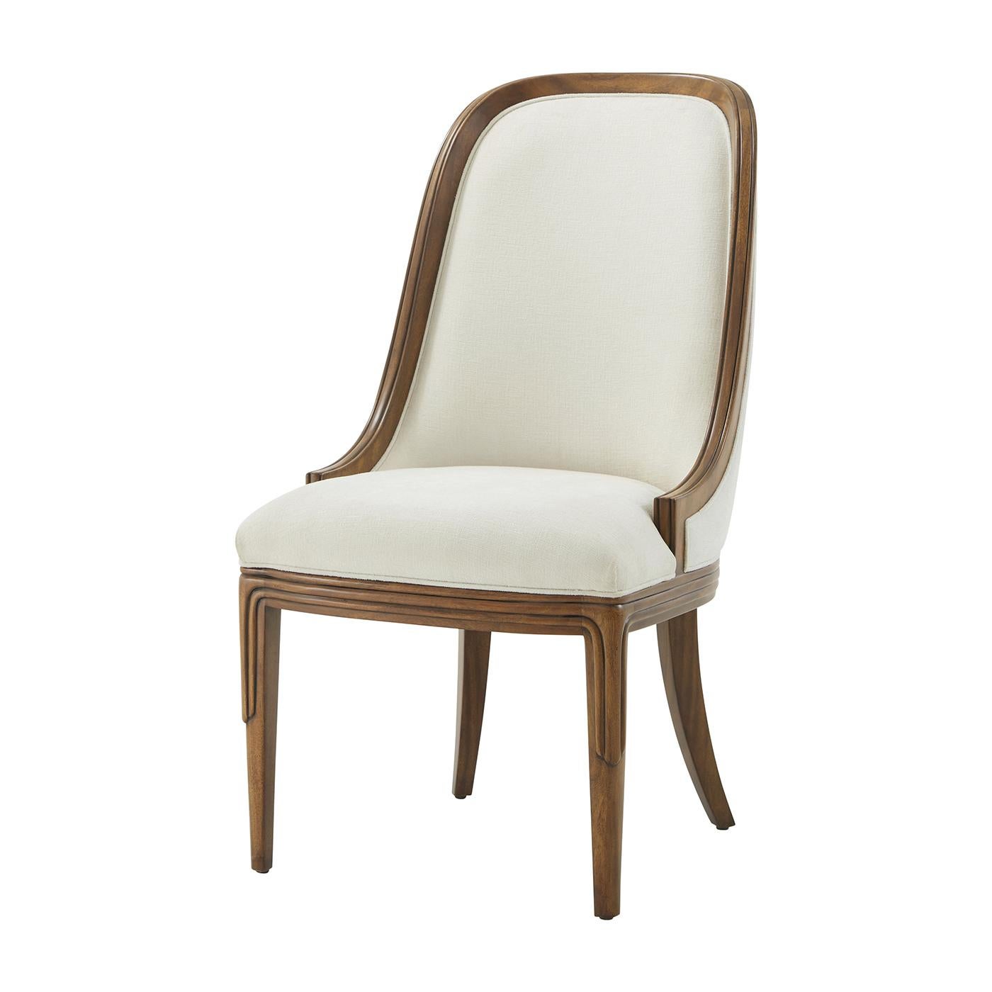Nussbaum Art Deco gepolsterte Esszimmerstühle (2er Set) (Vietnamesisch) im Angebot