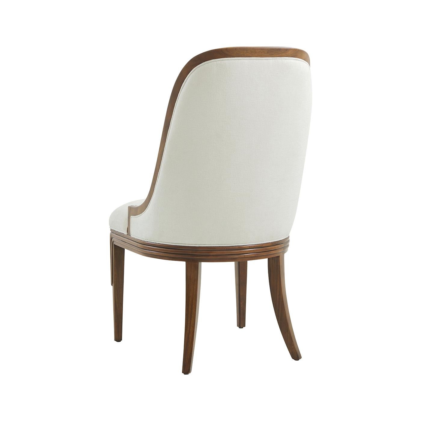 Nussbaum Art Deco gepolsterte Esszimmerstühle (2er Set) im Zustand „Neu“ im Angebot in Westwood, NJ