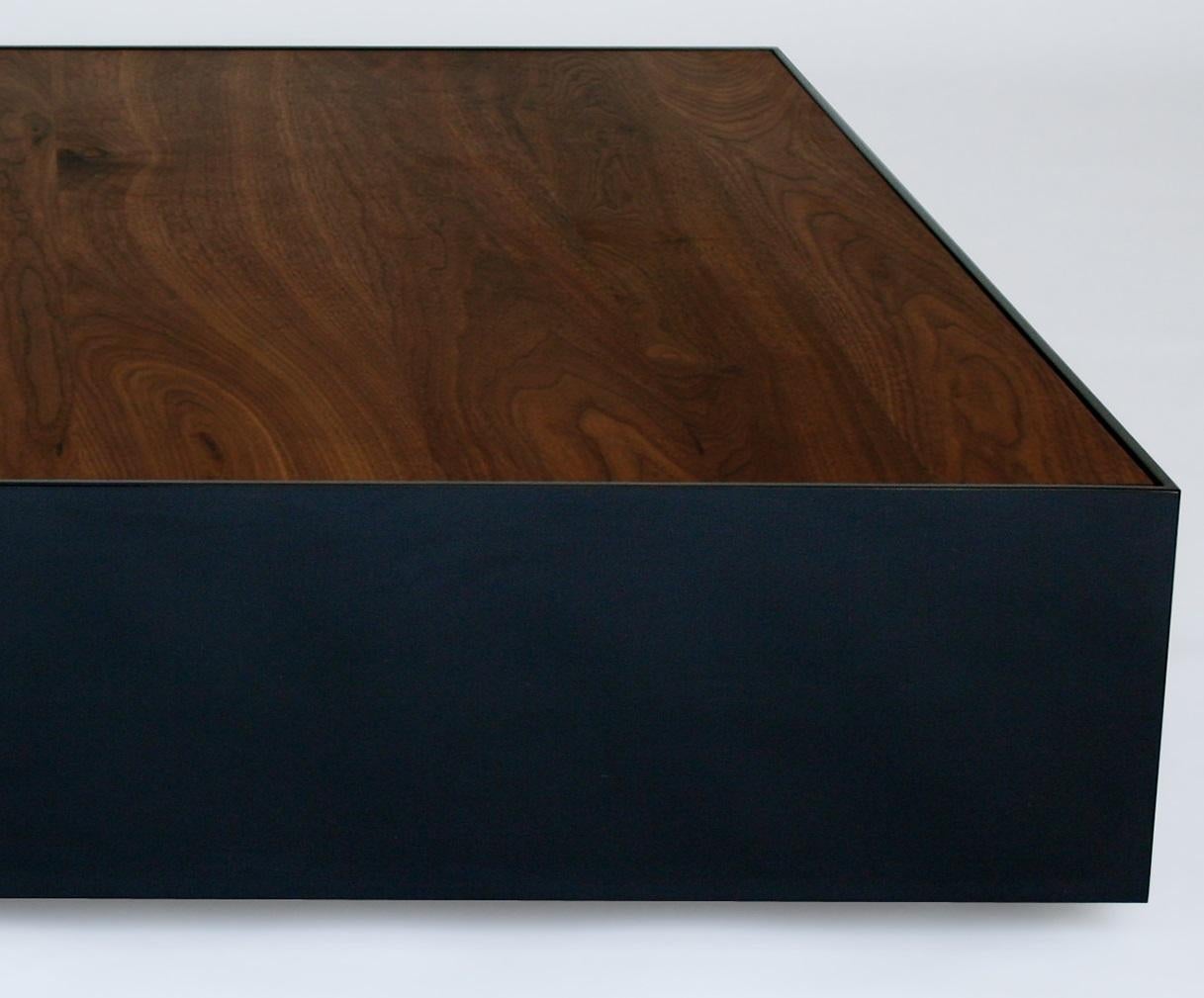 Moderne Table basse Ballot XL en noyer par Phase Design en vente