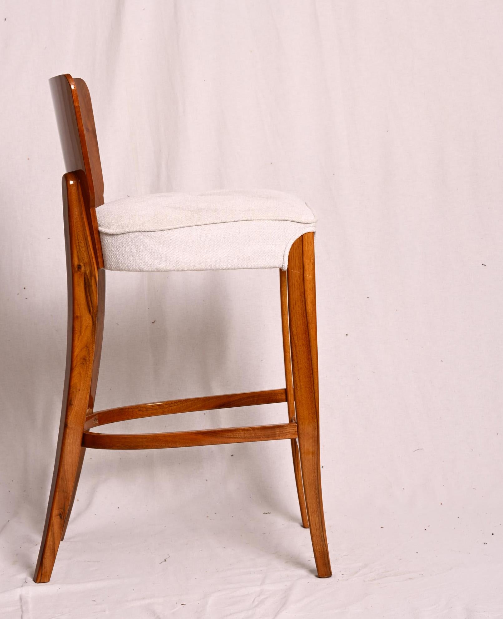 Taburete de bar de nogal al estilo de Jindrich Jalabala en venta 3