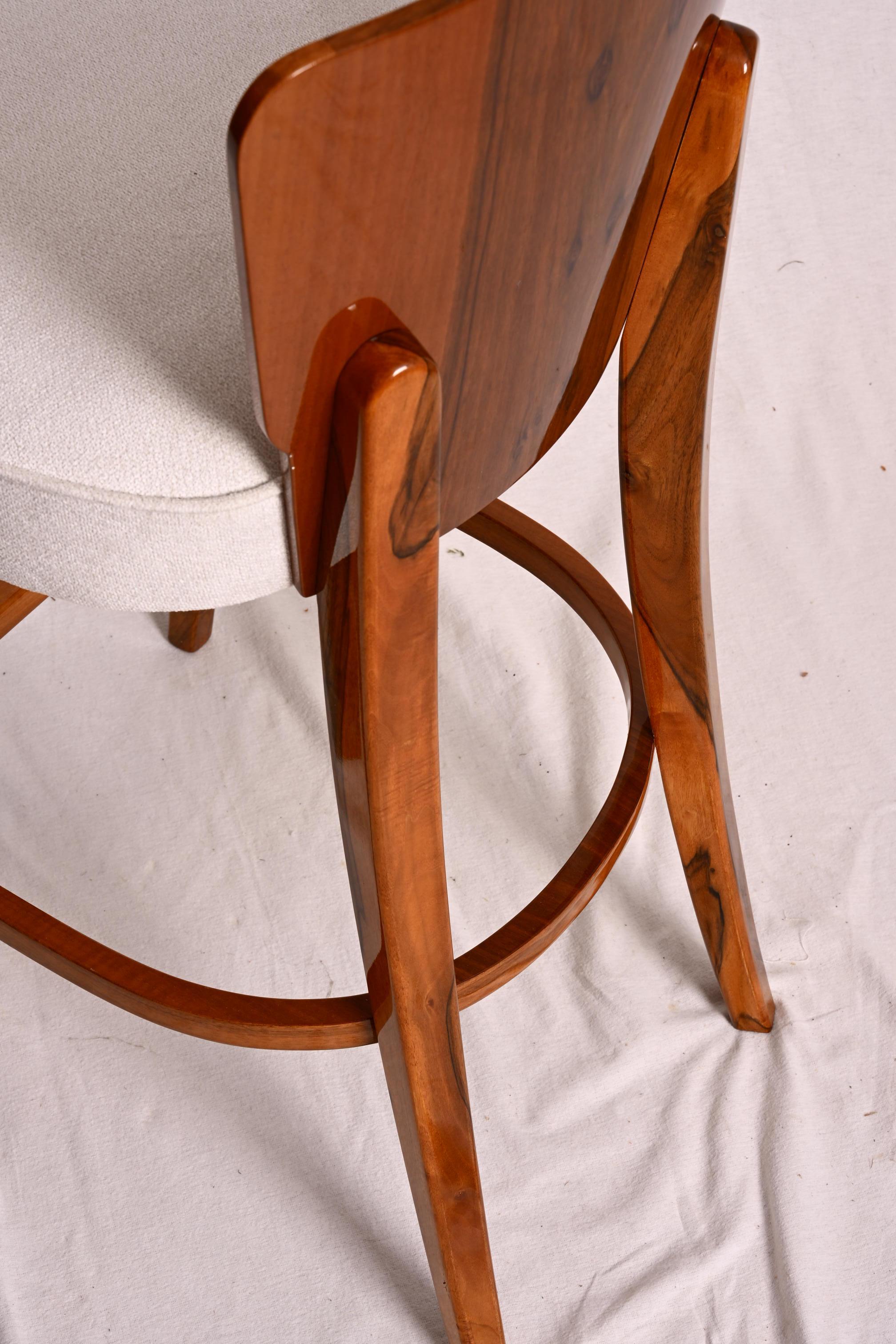 Taburete de bar de nogal al estilo de Jindrich Jalabala en venta 6