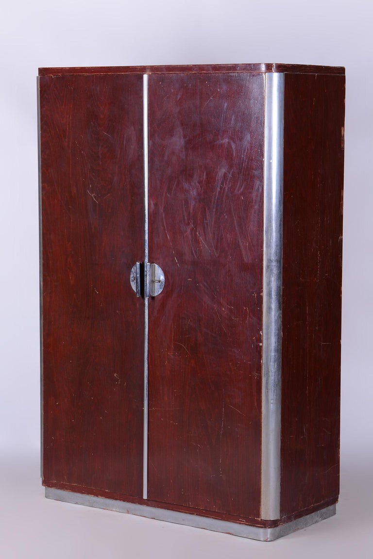 bauhaus-kleiderschrank aus nussbaumholz, hergestellt in tschechien von  vichr a spol, 1930-1939