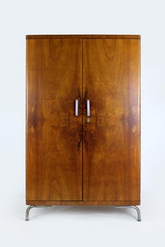 Armoire Bauhaus en noyer avec pieds chromés par Robert Slezák, années 1930, Tchécoslovaquie