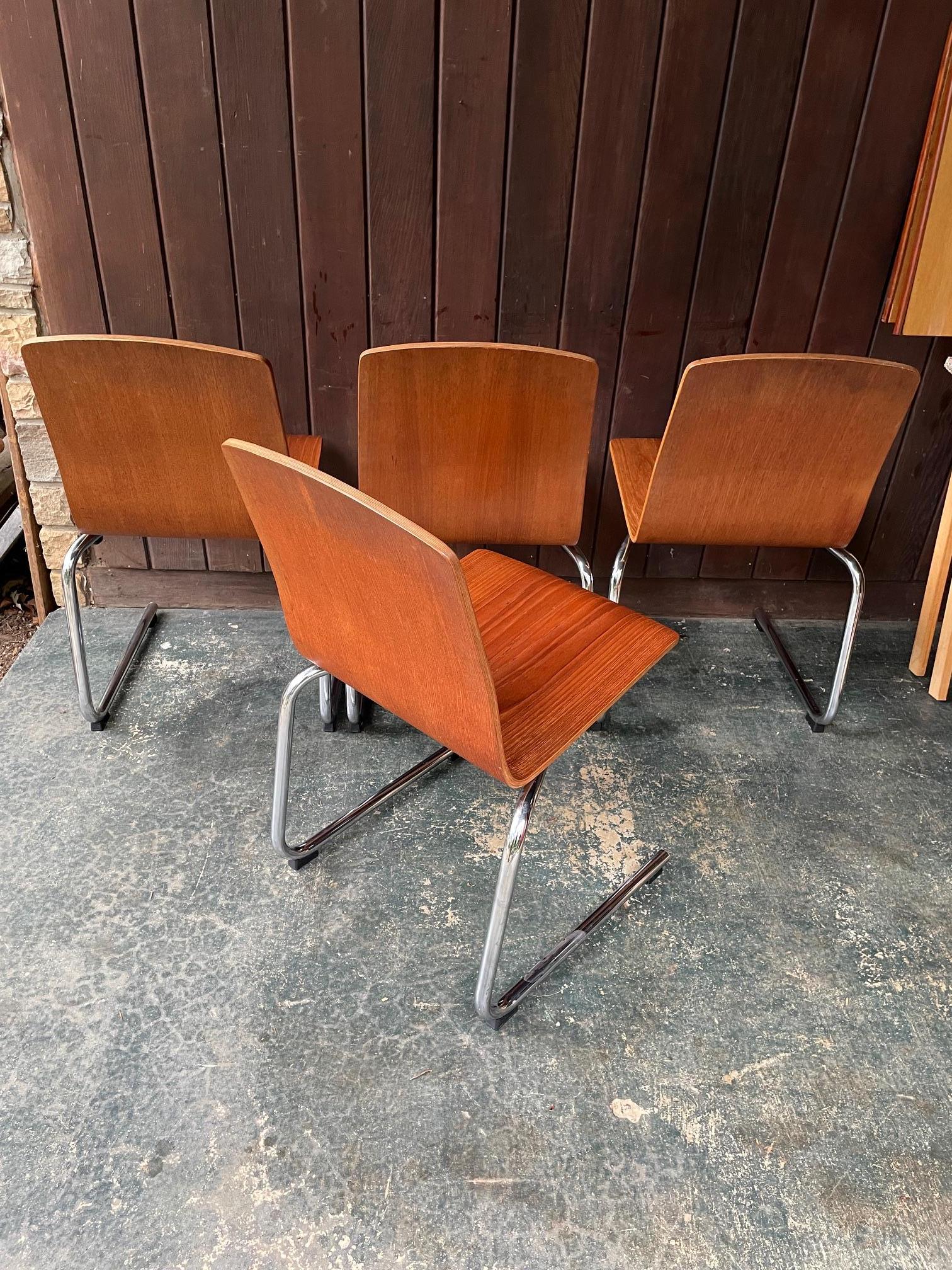 Allemand Ensemble de chaises de salle à manger empilables vintage Mid-Century Post-Modern 1980 en vente
