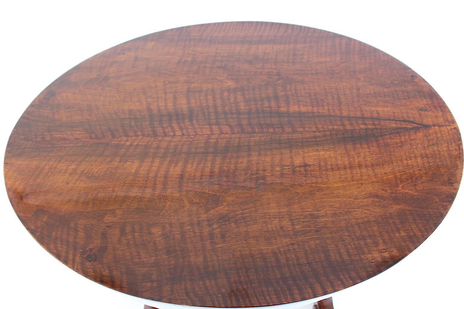 Walnut Biedermeier Oval Side Table Sewing Table circa 1825 Vienna For Sale 11