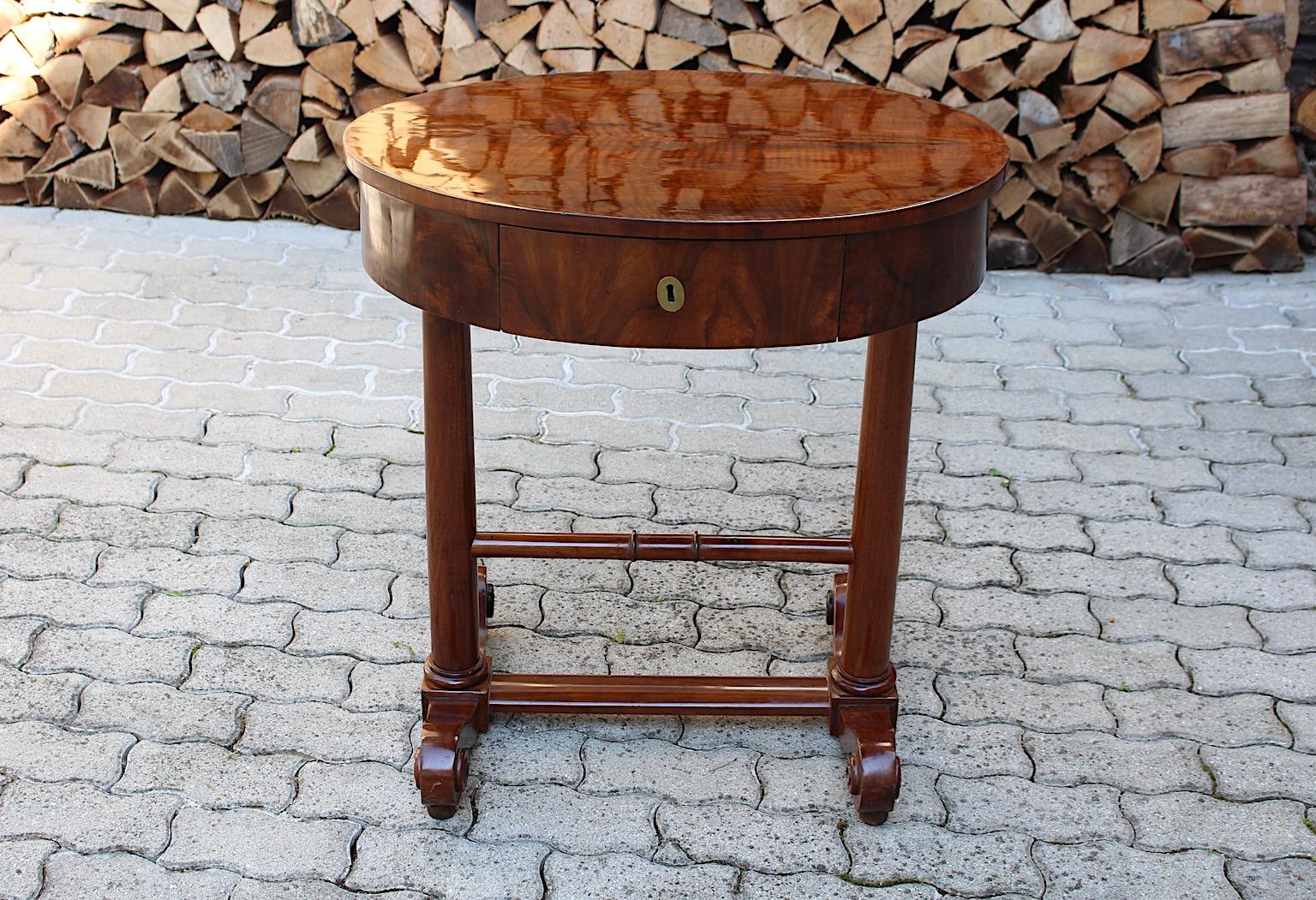 Walnut Biedermeier Oval Side Table Sewing Table circa 1825 Vienna For Sale 2