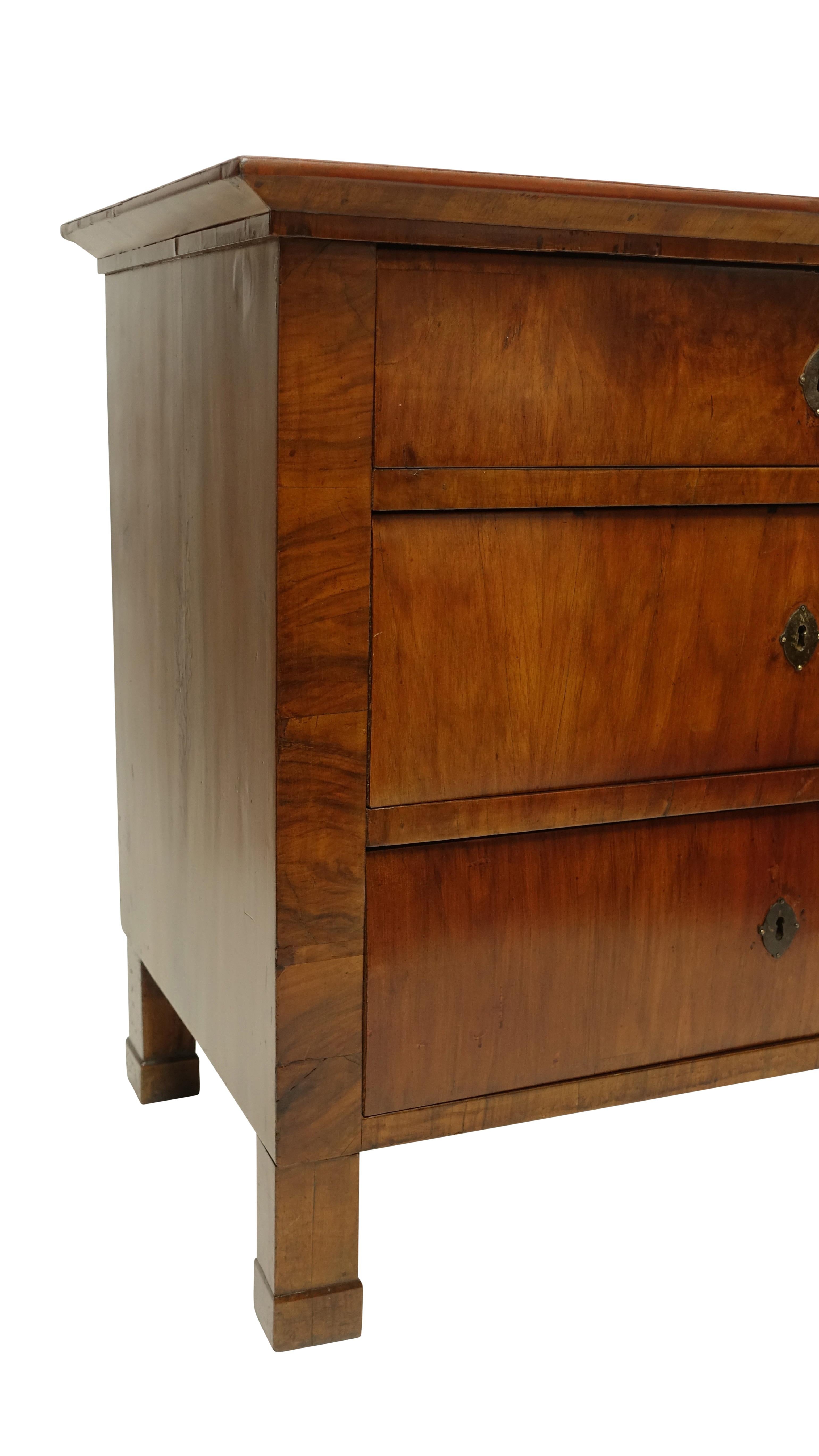 Walnut Biedermeier Three-Drawer Commode, Austrian, circa 1840 1