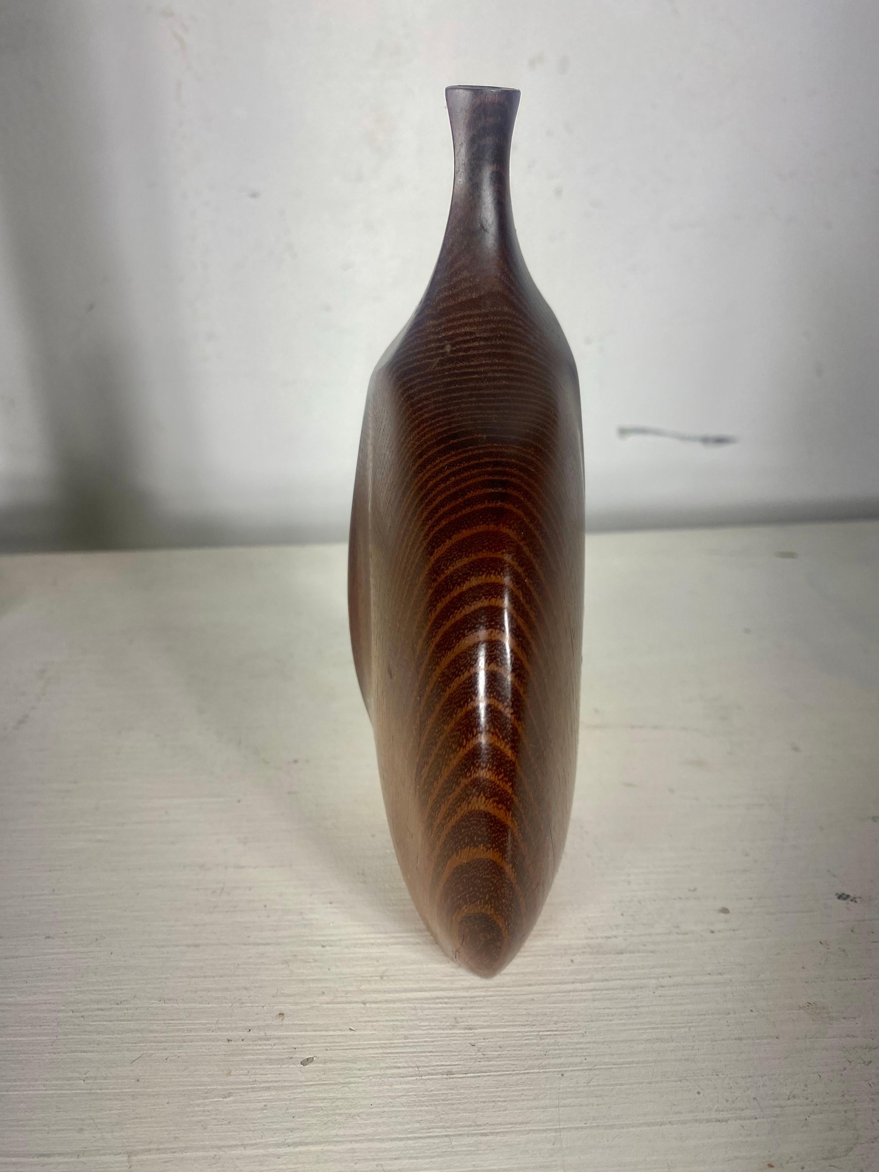 Walnut Biomorphic vase by California Designer Craftsman, Doug Ayers, c. 1960 In Good Condition For Sale In Buffalo, NY