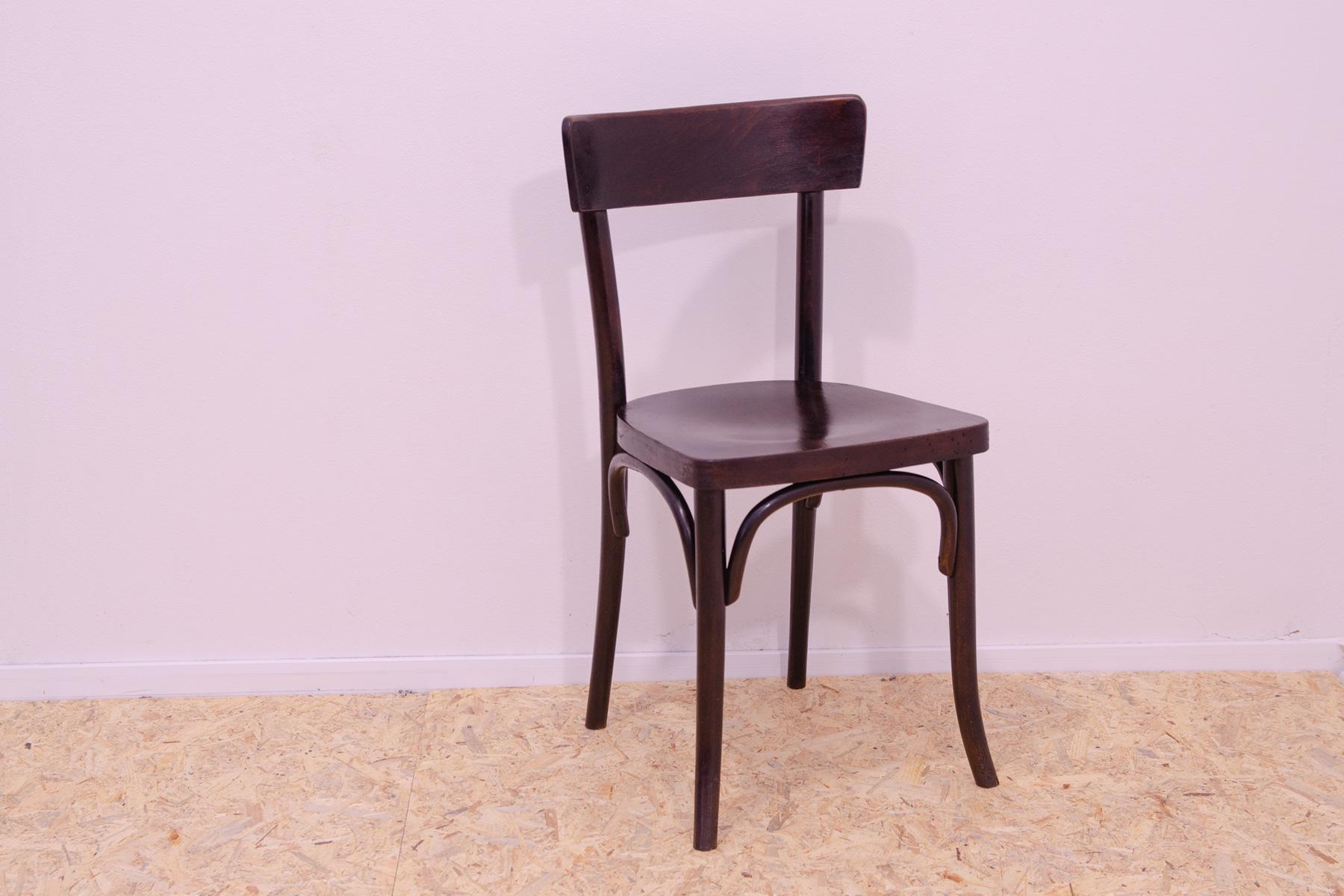 Dining chairs THONET, made in the Czechoslovakia in the 1920´s.  It´s made of beechwood. It´s in very good condition.

Height: 82 cm

Seat: 40 x 41 cm
