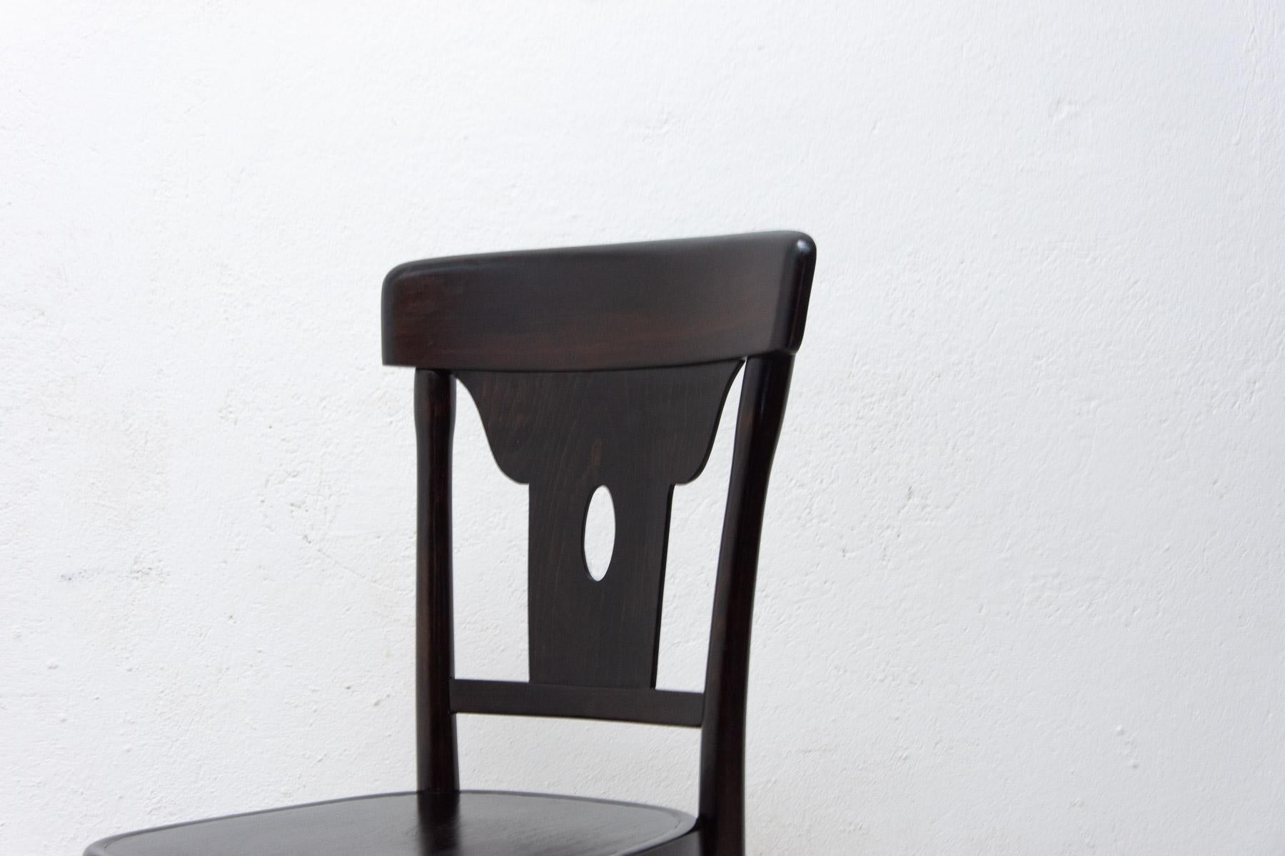 Walnut Bistro Chair Thonet, Czechoslovakia, 1920s In Excellent Condition In Prague 8, CZ
