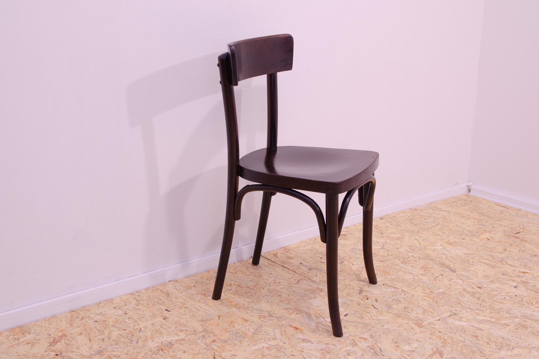 Walnut bistro chair THONET, Czechoslovakia, 1920´s In Good Condition In Prague 8, CZ