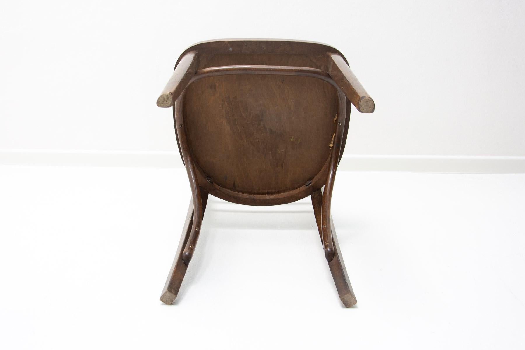 Walnut Bistro Chair Thonet, Czechoslovakia, 1930s 4