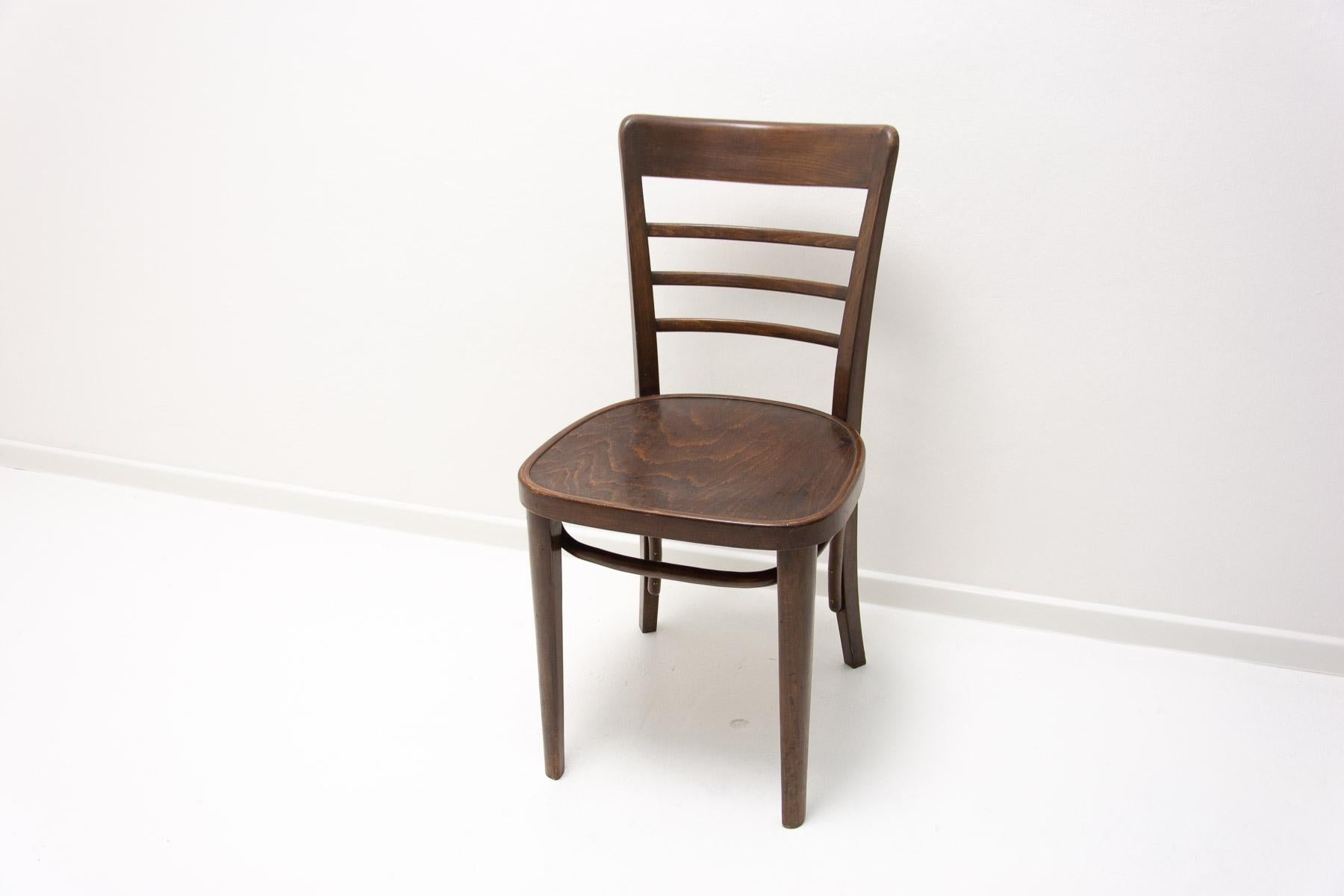 Walnut Bistro Chair Thonet, Czechoslovakia, 1930s 8