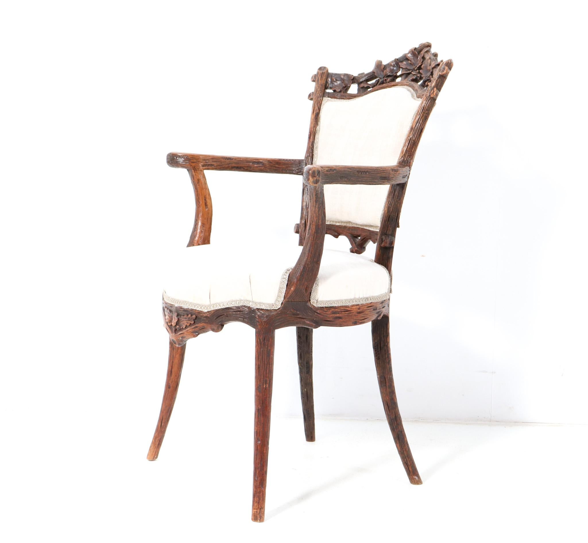 Walnut Black Forest Armchair by Matthijs Horrix for Horrix Den Haag, 1880s In Good Condition For Sale In Amsterdam, NL