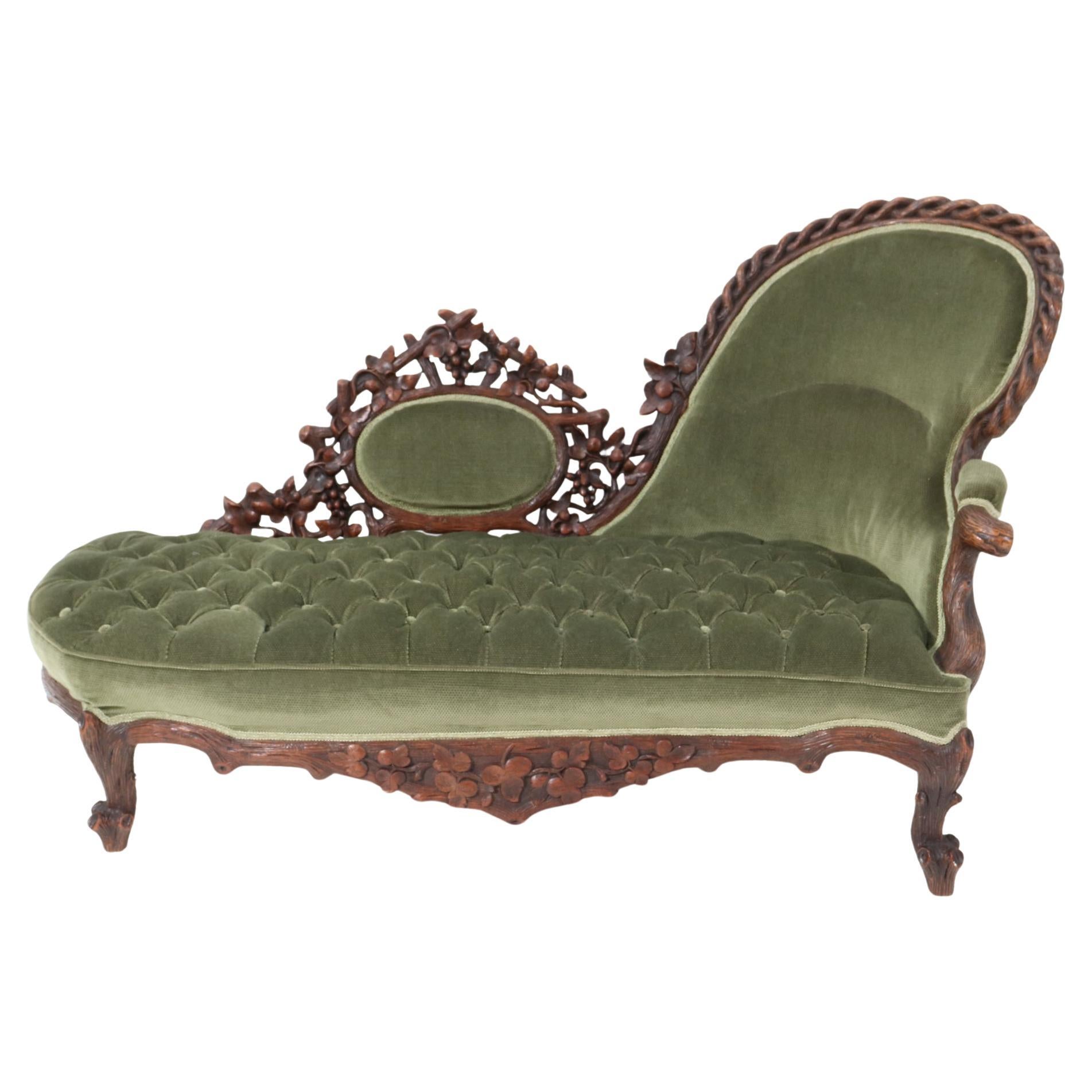 Walnut Black Forest Chaise Longue by Matthijs Horrix for Horrix Den Haag, 1890s For Sale