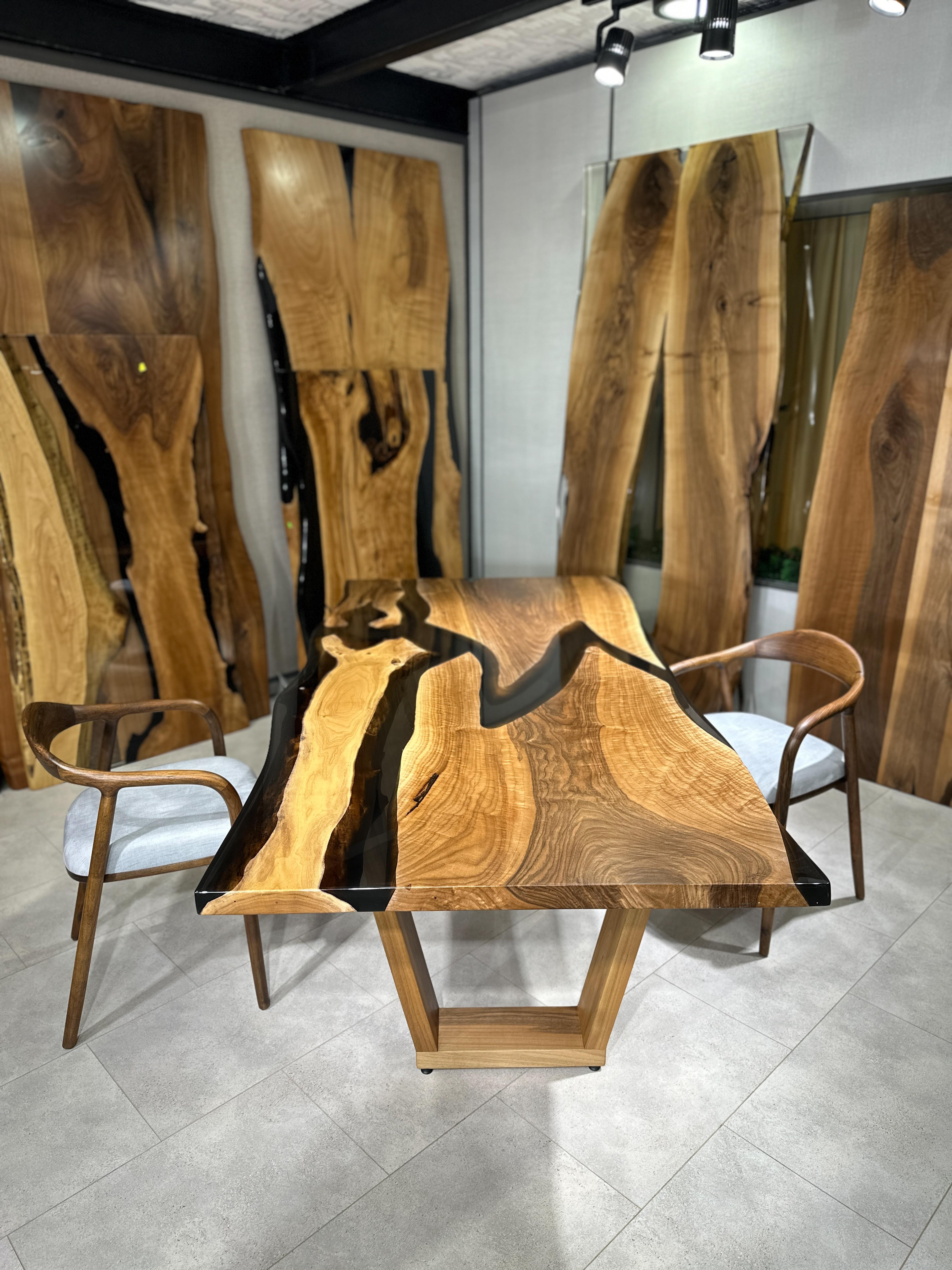 Arts and Crafts Table de salle à manger en bois de rivière, noyer, noir, résine époxy transparente en vente