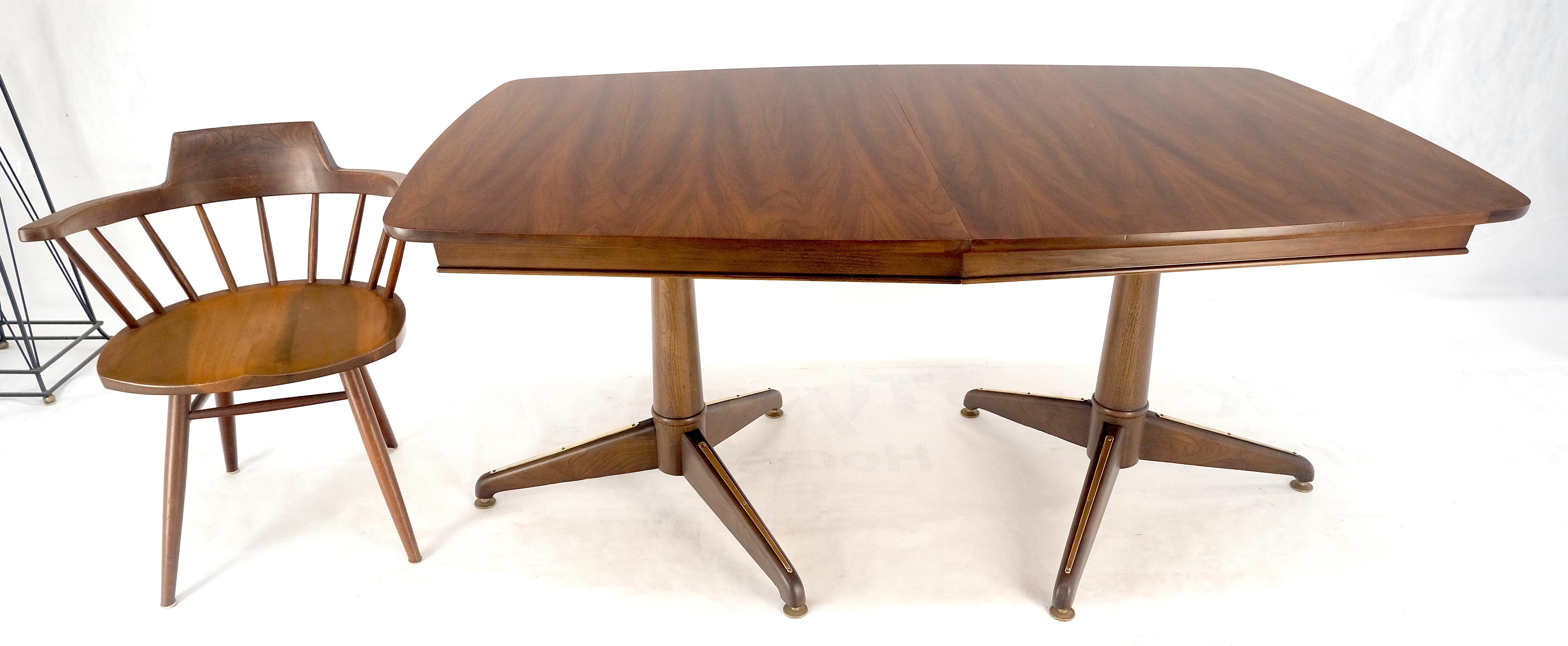 Walnut Boat Shape Double Tripod Bases One Extension Leaf Board Dining Table MINT In Good Condition For Sale In Rockaway, NJ