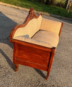 Canapé en forme de barque en noyer Louis Philippe, période 1840-1860 de Venise, Italie