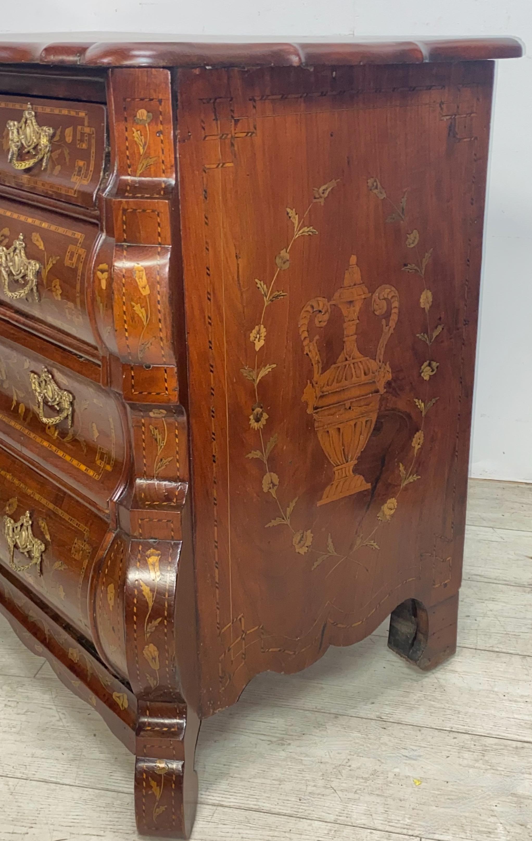 Walnut Bombe Style Chest with Satinwood and Fruit Wood Inlay, 18th Century Dutch For Sale 6