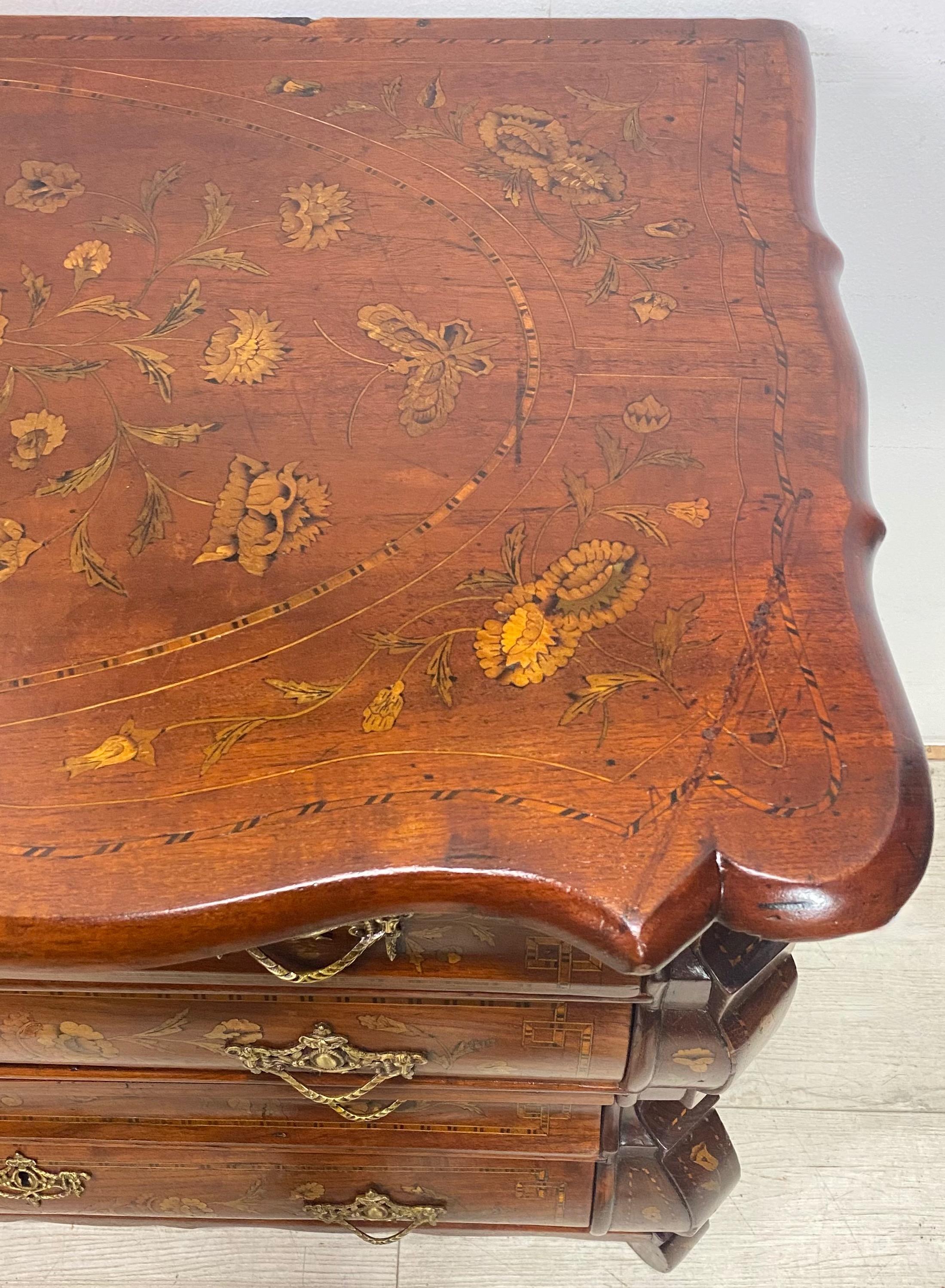 Walnut Bombe Style Chest with Satinwood and Fruit Wood Inlay, 18th Century Dutch For Sale 3