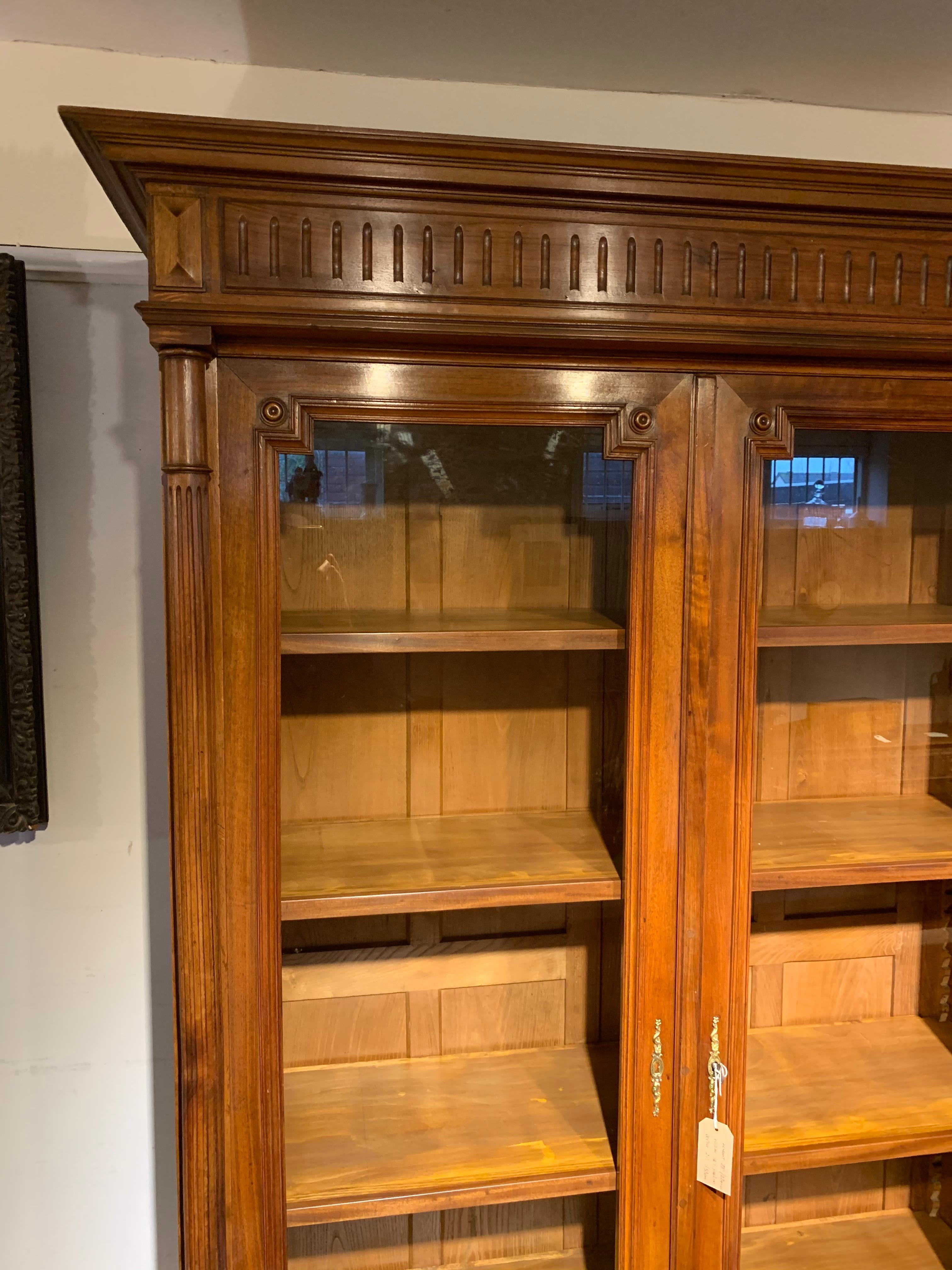 Very good quality late 19th century solid walnut 2 door bookcase
French circa 1880s with 4 fully adjustable shelves (we have made new plywood shelves lipped with walnut) the beauty of this piece is that it can flayt pack for ease of transportation