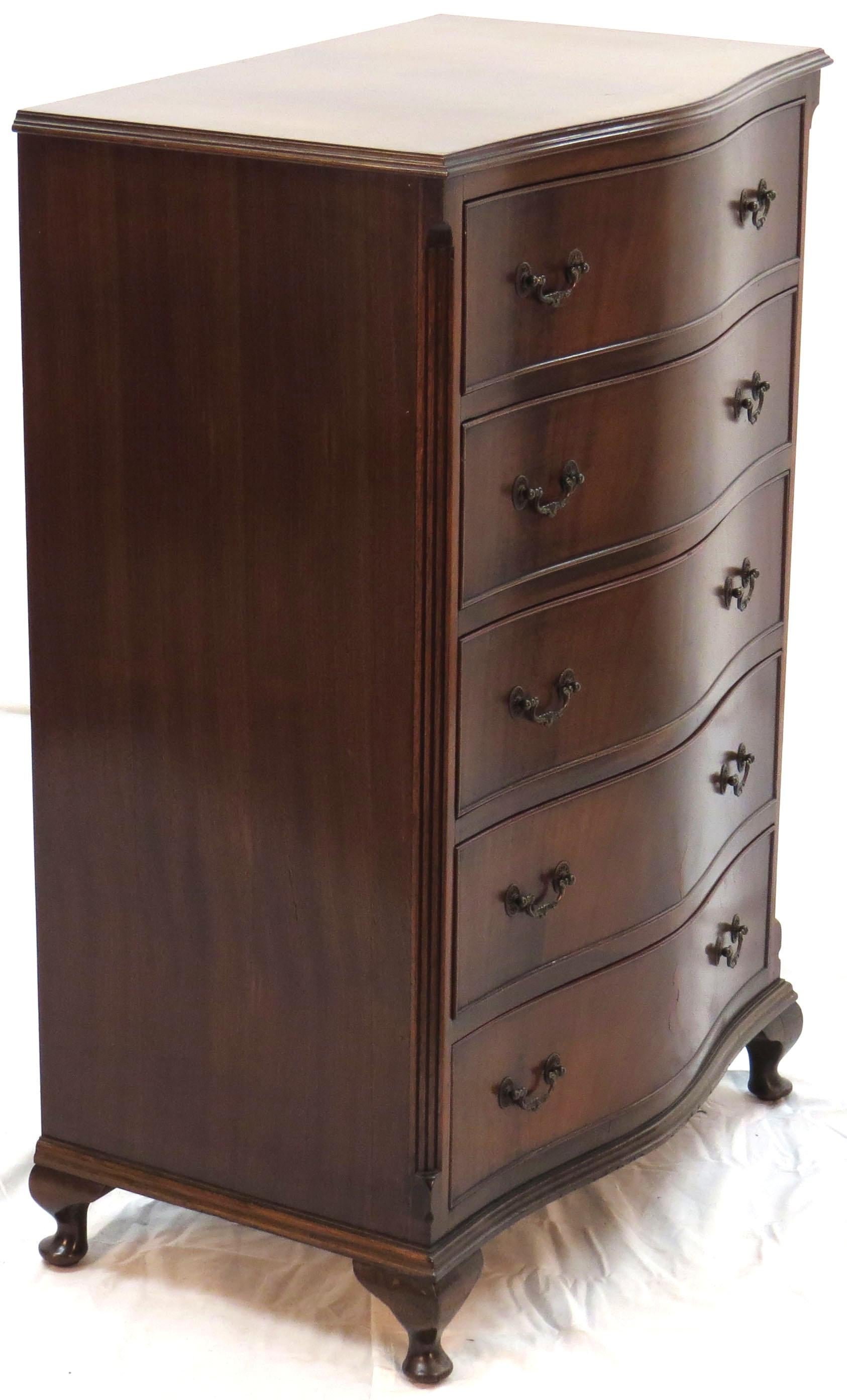 Walnut Bow Front Queen Anne Style Lingerie Chest of Drawers Dresser In Fair Condition In Atlanta, GA