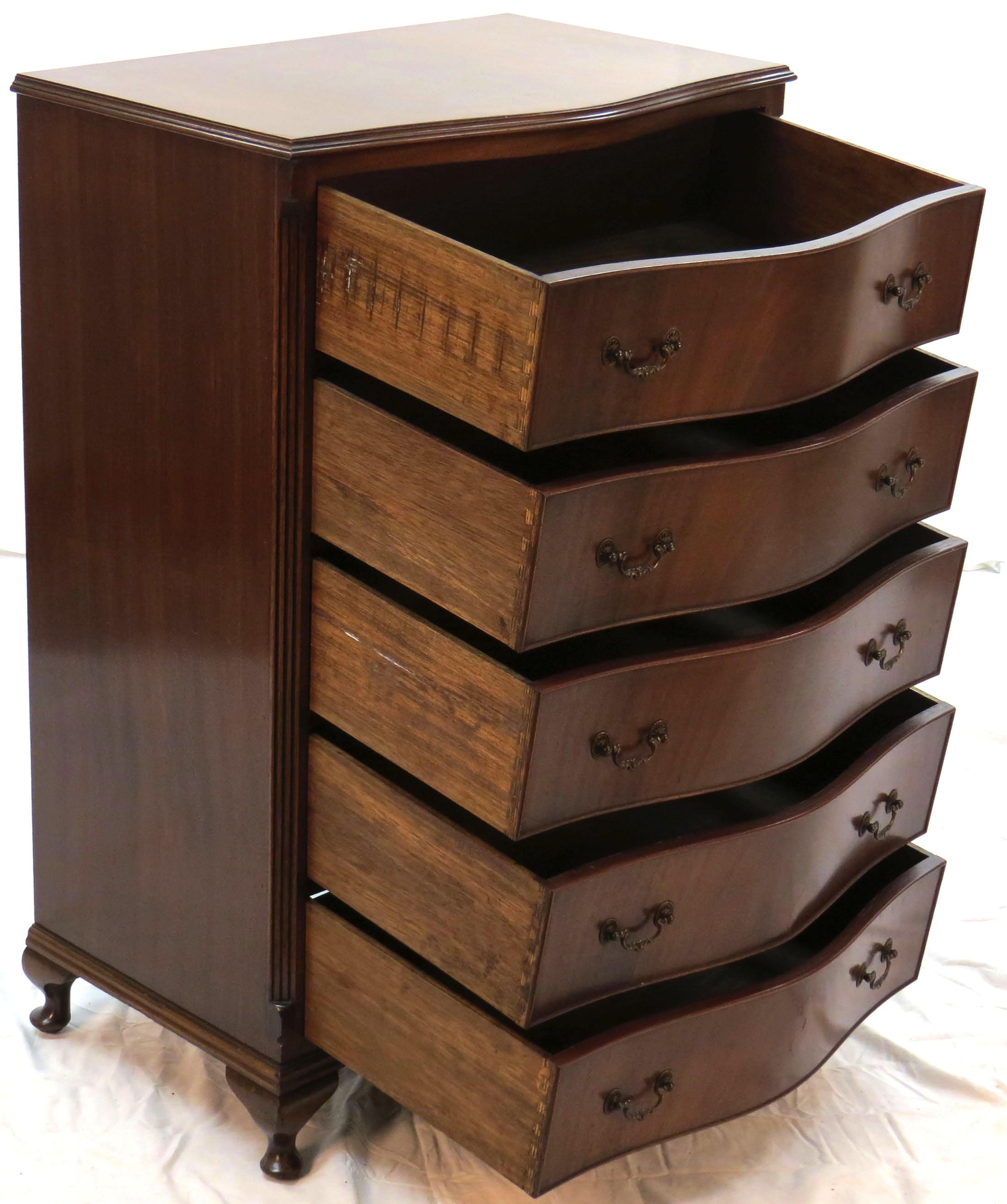 Walnut Bow Front Queen Anne Style Lingerie Chest of Drawers Dresser 2