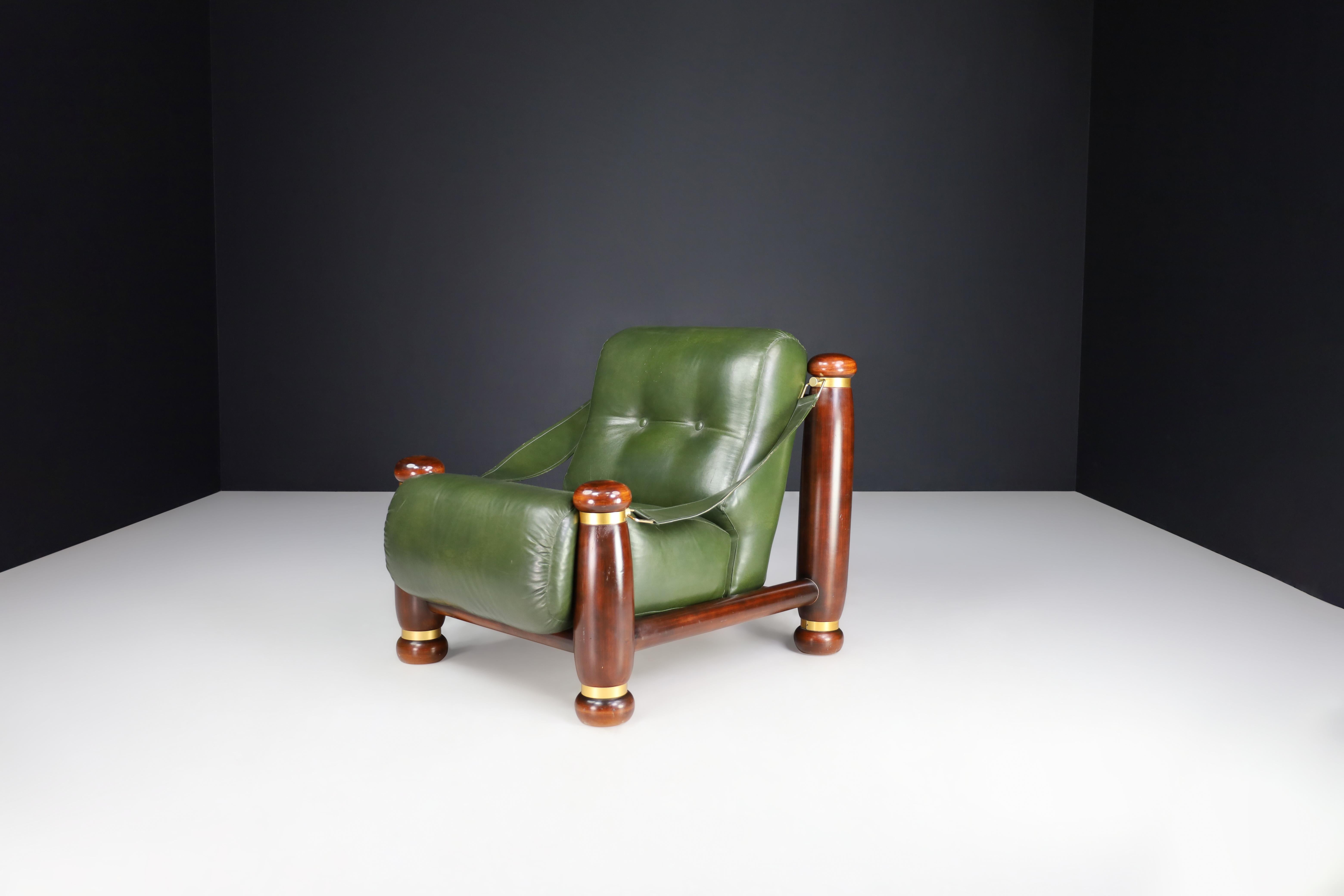 Walnut, Brass, And Green leather Lounge Chairs from Italy 1960s

These bulky lounge chairs, made in Italy during the 1960s, feature a stylish design that combines walnut, brass, and leather elements. They would make a striking addition to any
