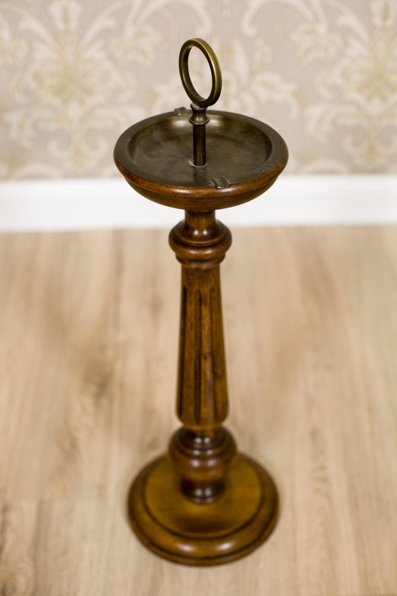 This ashtray, circa 1930, is situated on a pedestal with a brass decoration.
The pedestal is made of wood, in the shape of a fluted column.

Presented ashtray is after renovation. Moreover, it has been preserved with wax. The brass parts are
