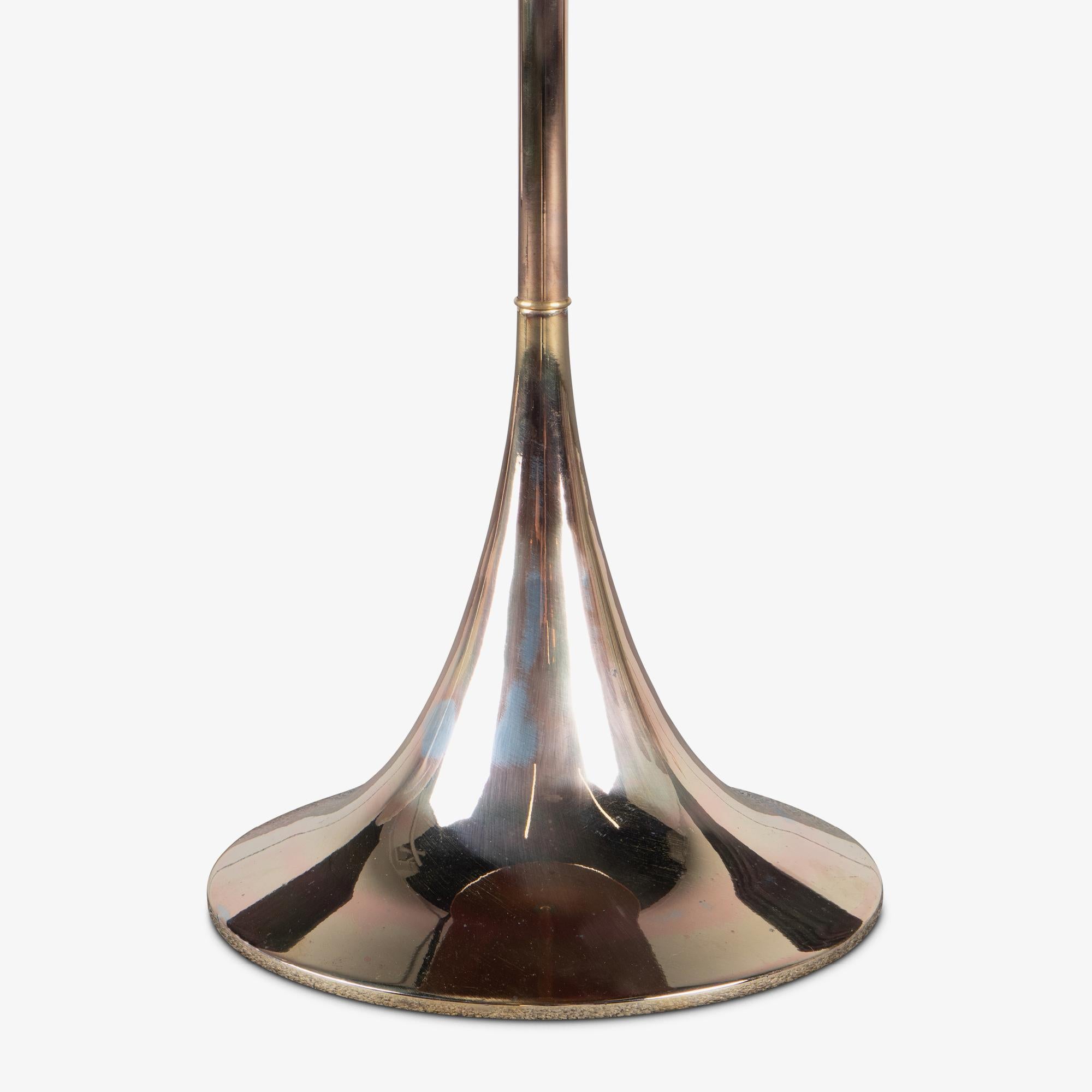 Walnut & Brass Table Floor Lamp In Good Condition For Sale In Stamford, CT