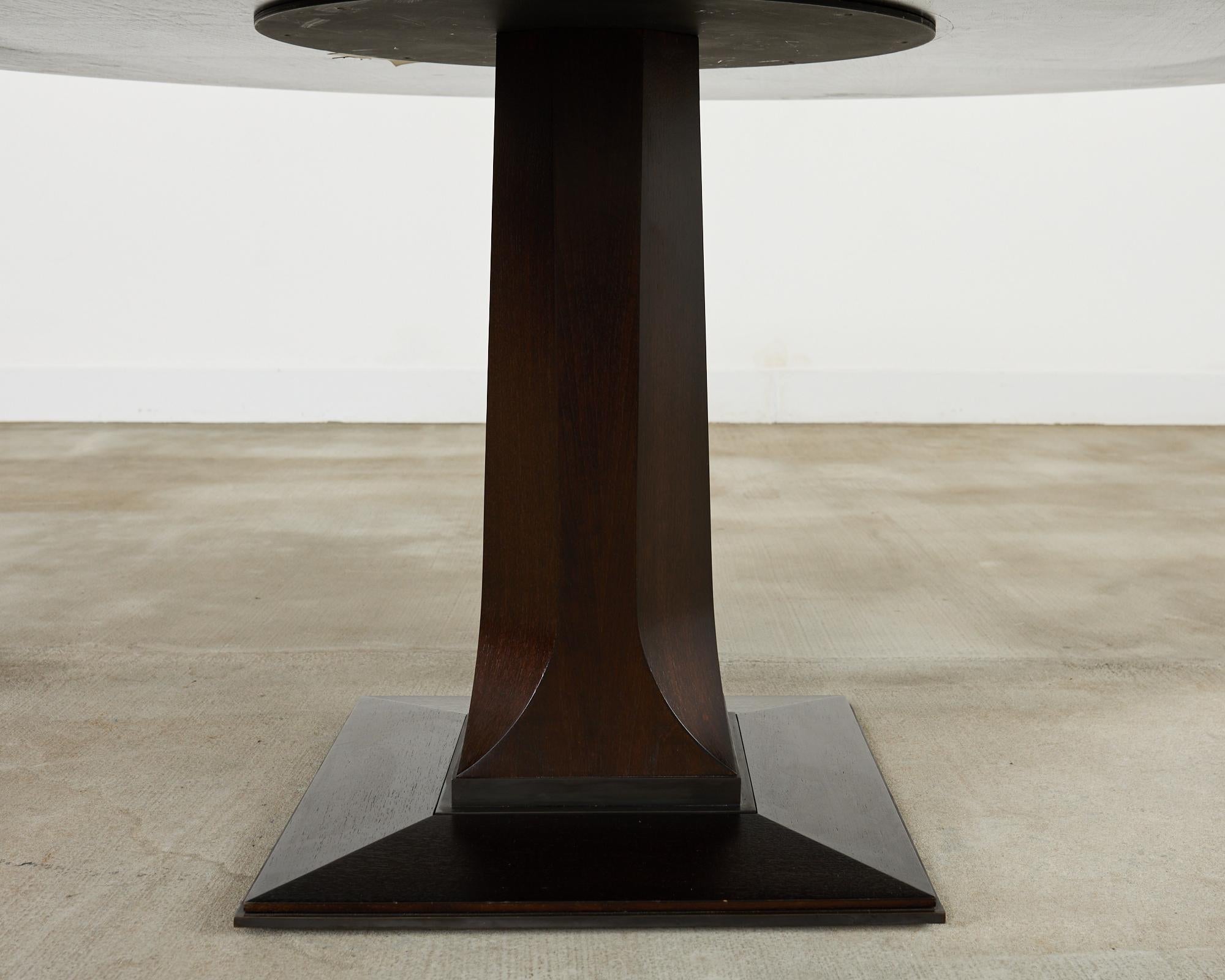 Table de salle à manger à piédestal en fer bronzé noyer par Troscan en vente 5