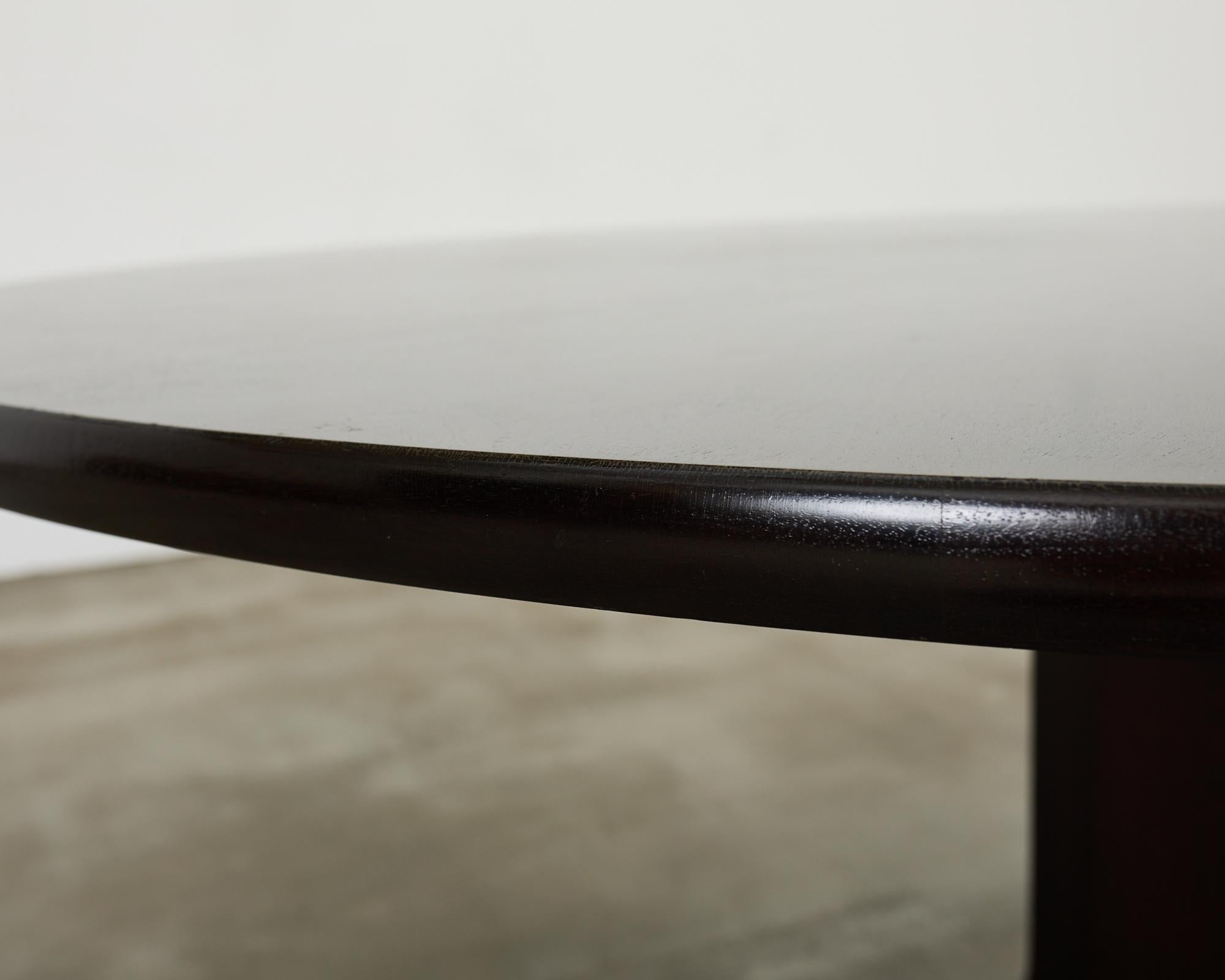 Table de salle à manger à piédestal en fer bronzé noyer par Troscan en vente 9