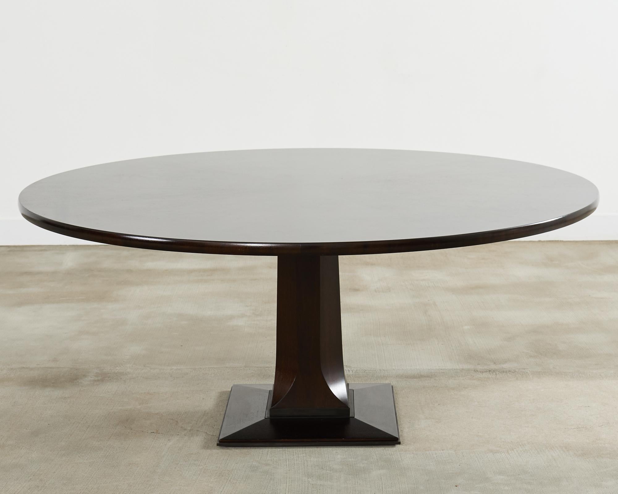 Effet bronze Table de salle à manger à piédestal en fer bronzé noyer par Troscan en vente