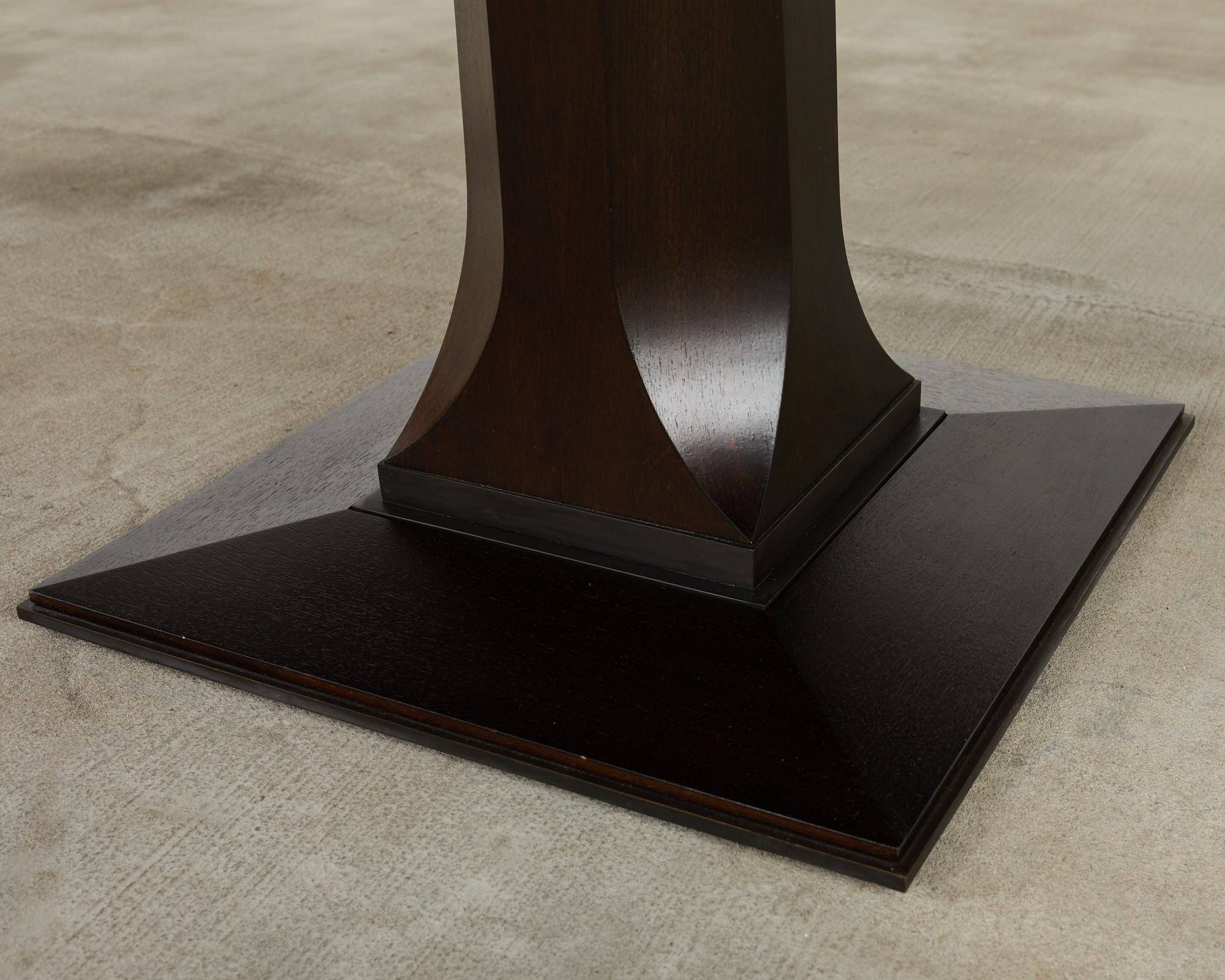 XXIe siècle et contemporain Table de salle à manger à piédestal en fer bronzé noyer par Troscan en vente