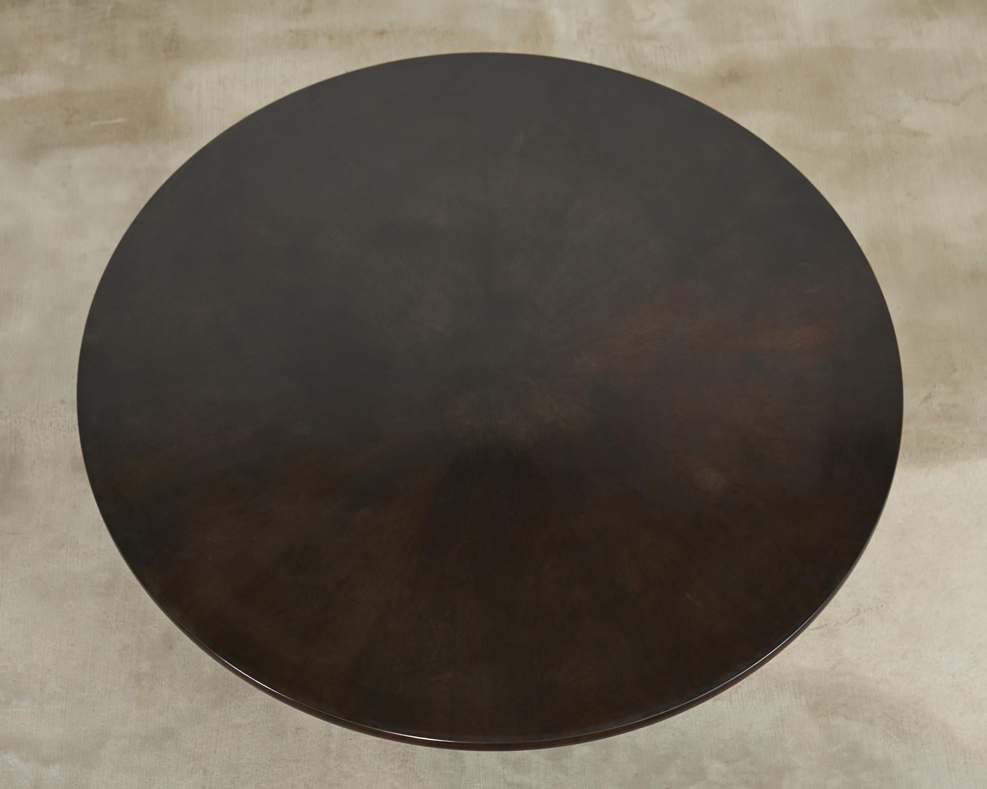 Fer Table de salle à manger à piédestal en fer bronzé noyer par Troscan en vente