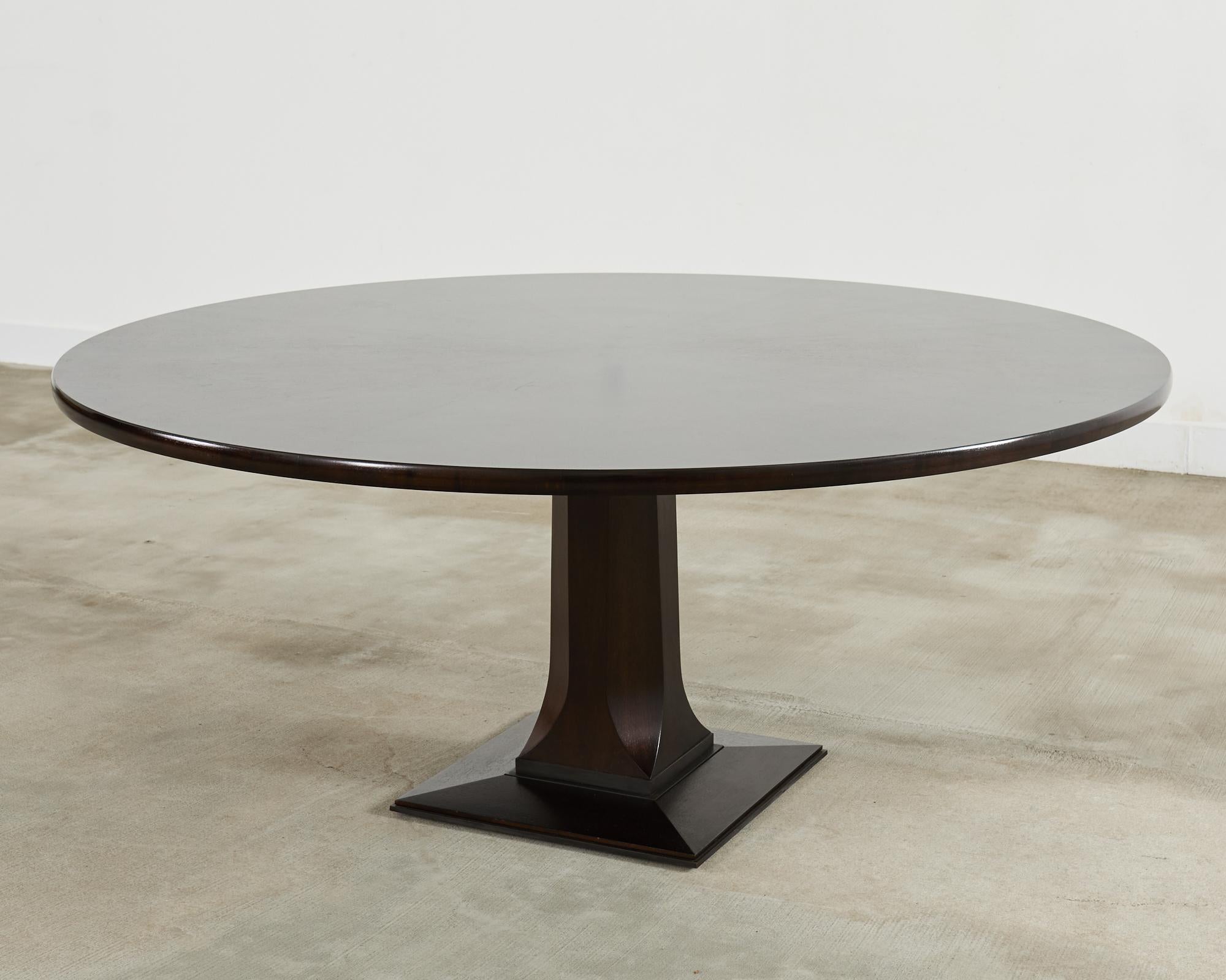 Table de salle à manger à piédestal en fer bronzé noyer par Troscan en vente 1