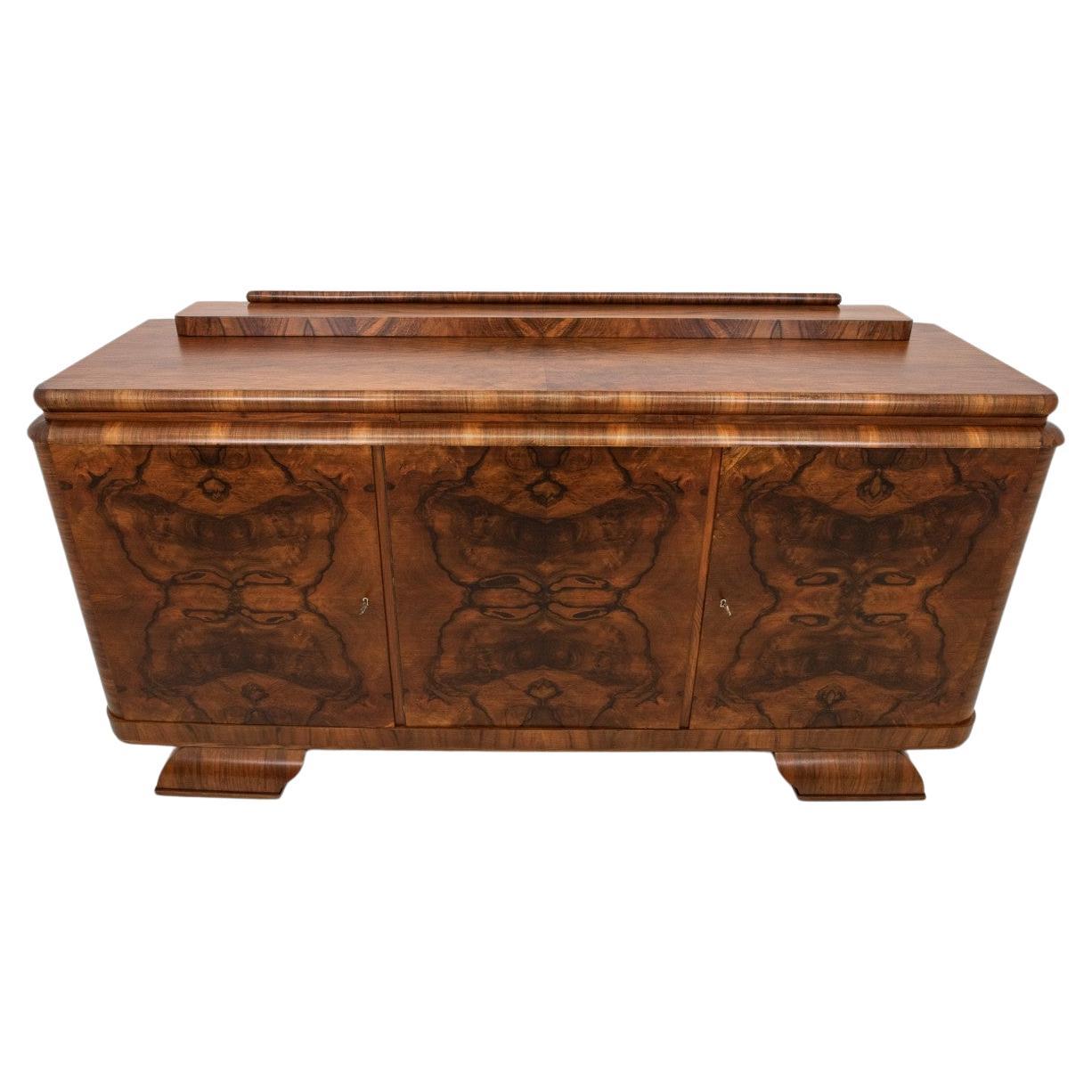 Buffet en noyer, commode Art Déco.