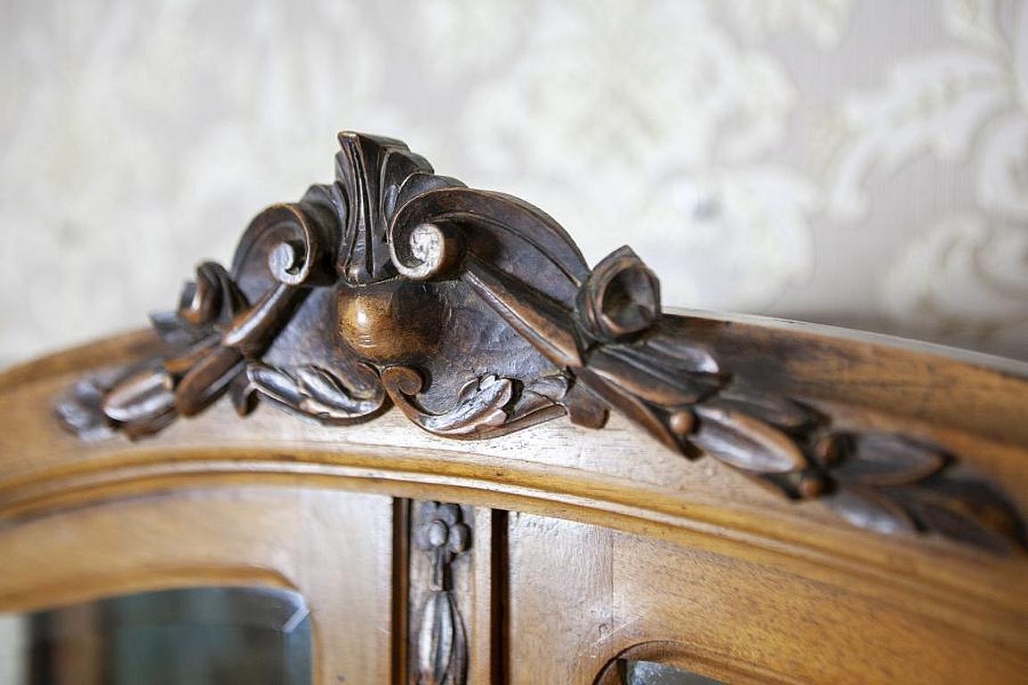 Walnut Buffet from the Interwar Period with Floral Carved Patterns In Good Condition In Opole, PL