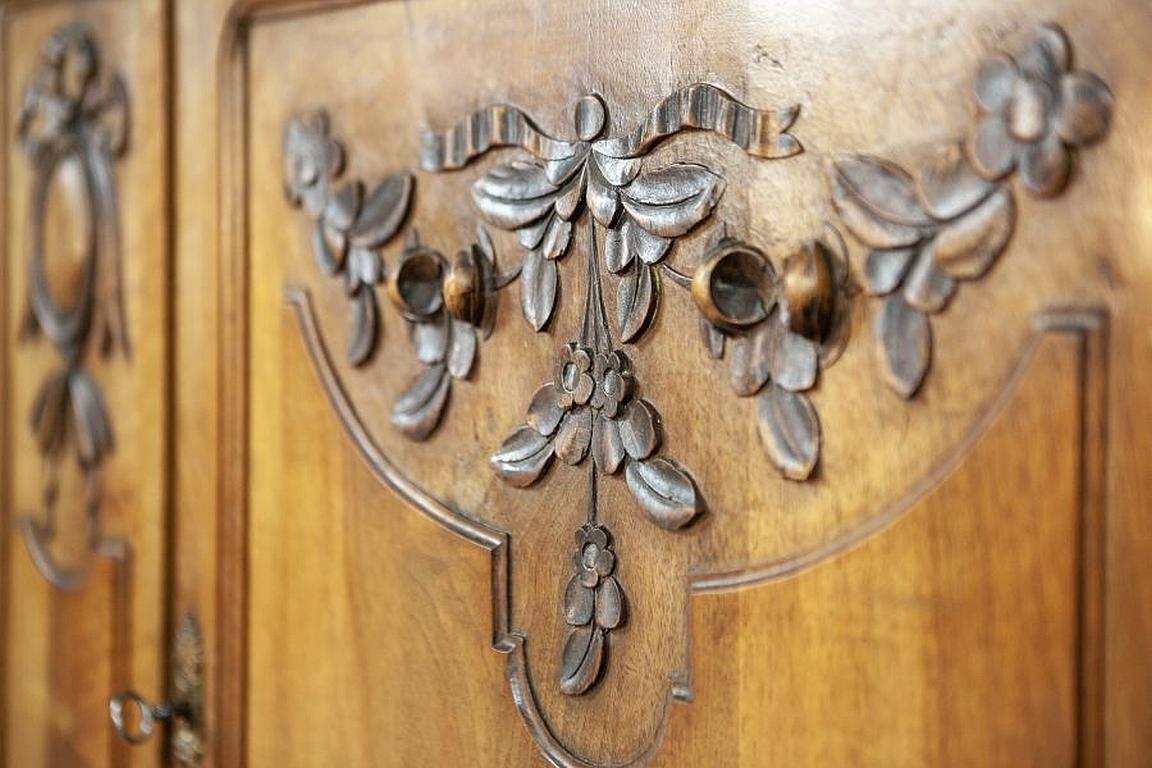 Walnut Buffet from the Interwar Period with Floral Carved Patterns 2