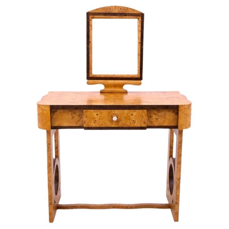 Walnut Burl Art Deco dressing table, Poland, mid-20th century. For Sale