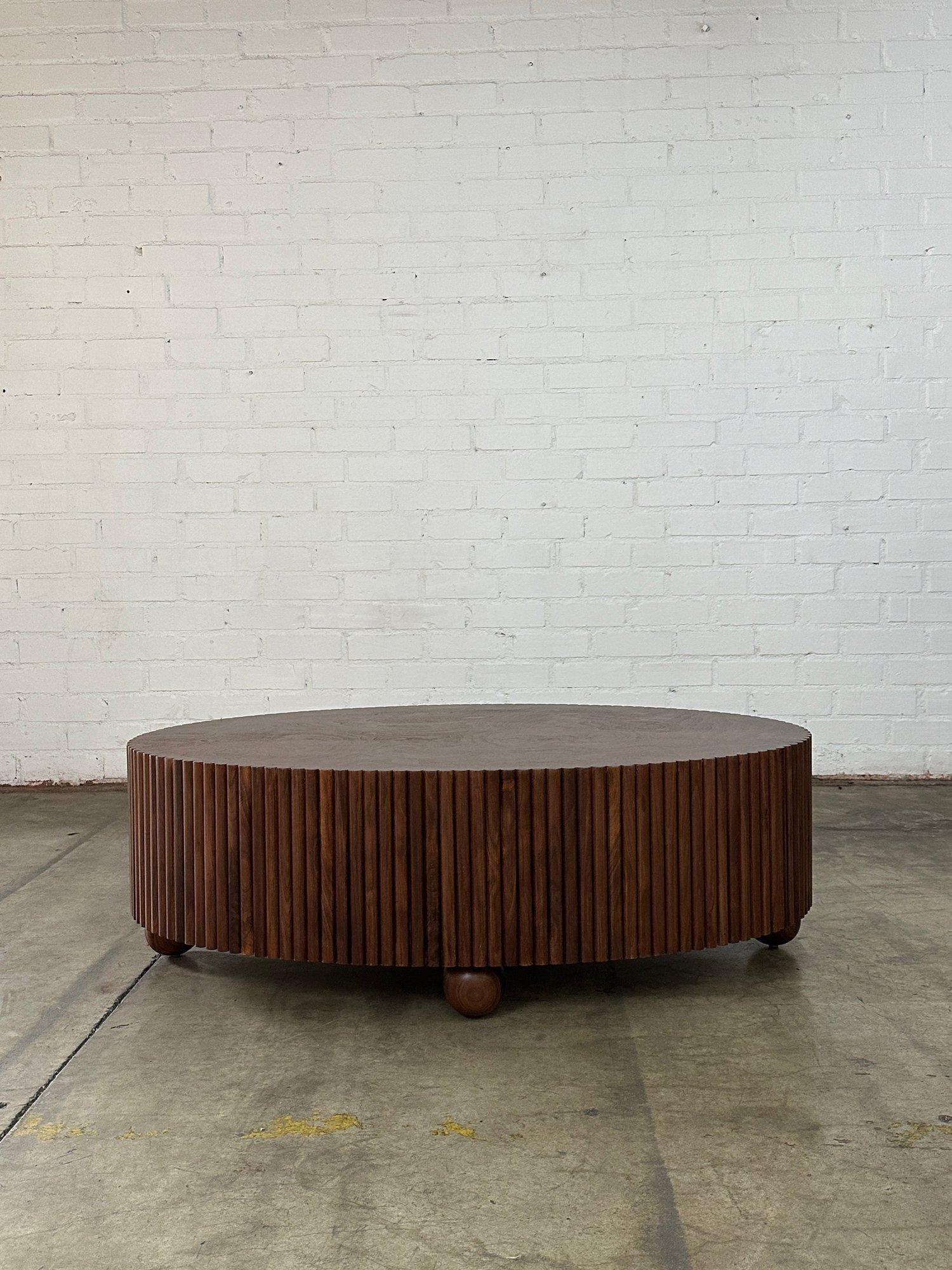 W53 D33.5 H17.5

Handcrafted walnut coffee table in a mix of solid walnuts and veneers. Item features ribbed sides, solid walnut ball legs, and a very nice surface in walnut Burl Wood Veneer. Item was handcrafted in house. 