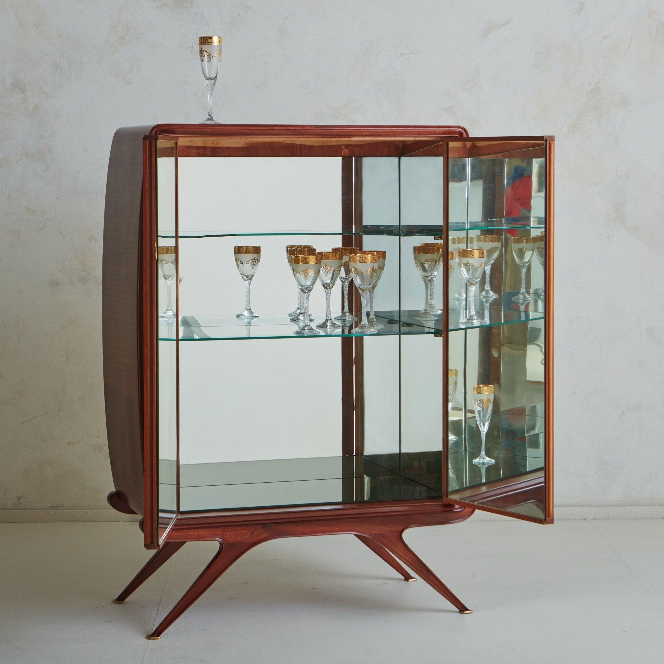 Walnut + Burl Mirrored Bar Cabinet in the Style of Osvaldo Borsani, Italy 1950s
 

DIMENSIONS: 32