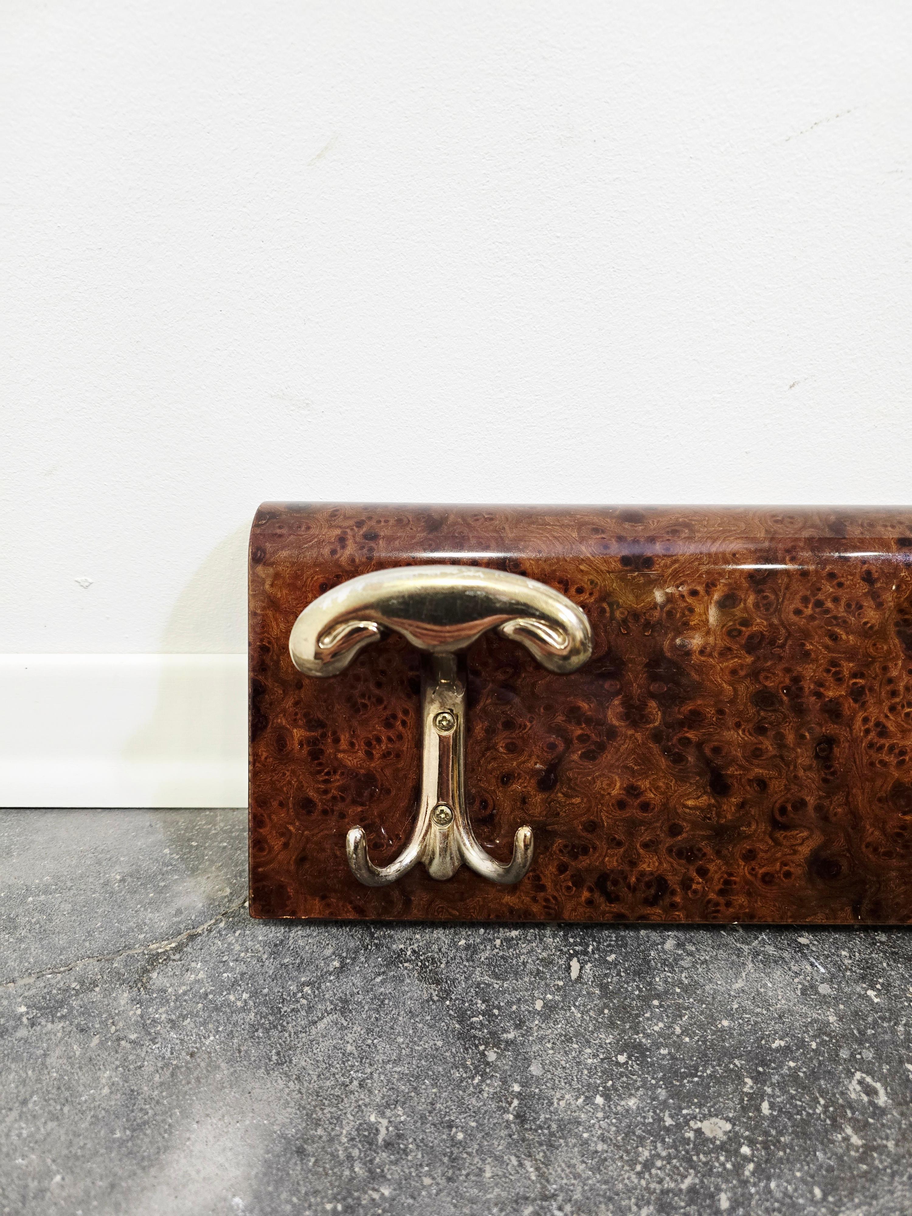 Wandaufhänger aus Nussbaumwurzelholz mit drei Haken (Art déco) im Angebot